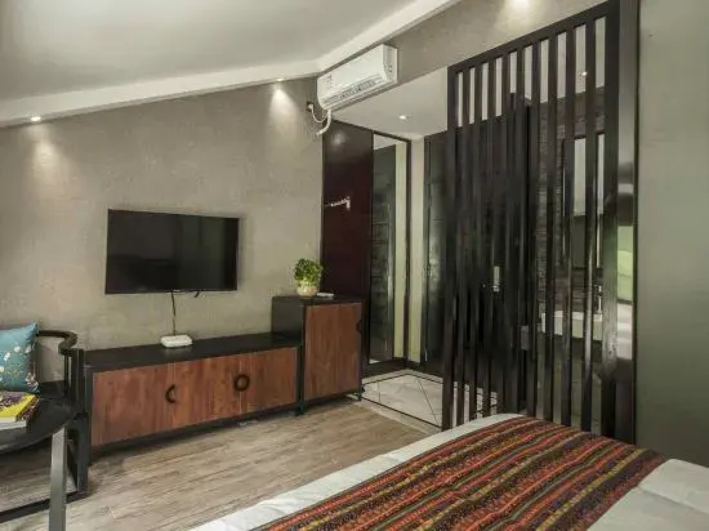Longji Longbao Zhuangjia Hotel