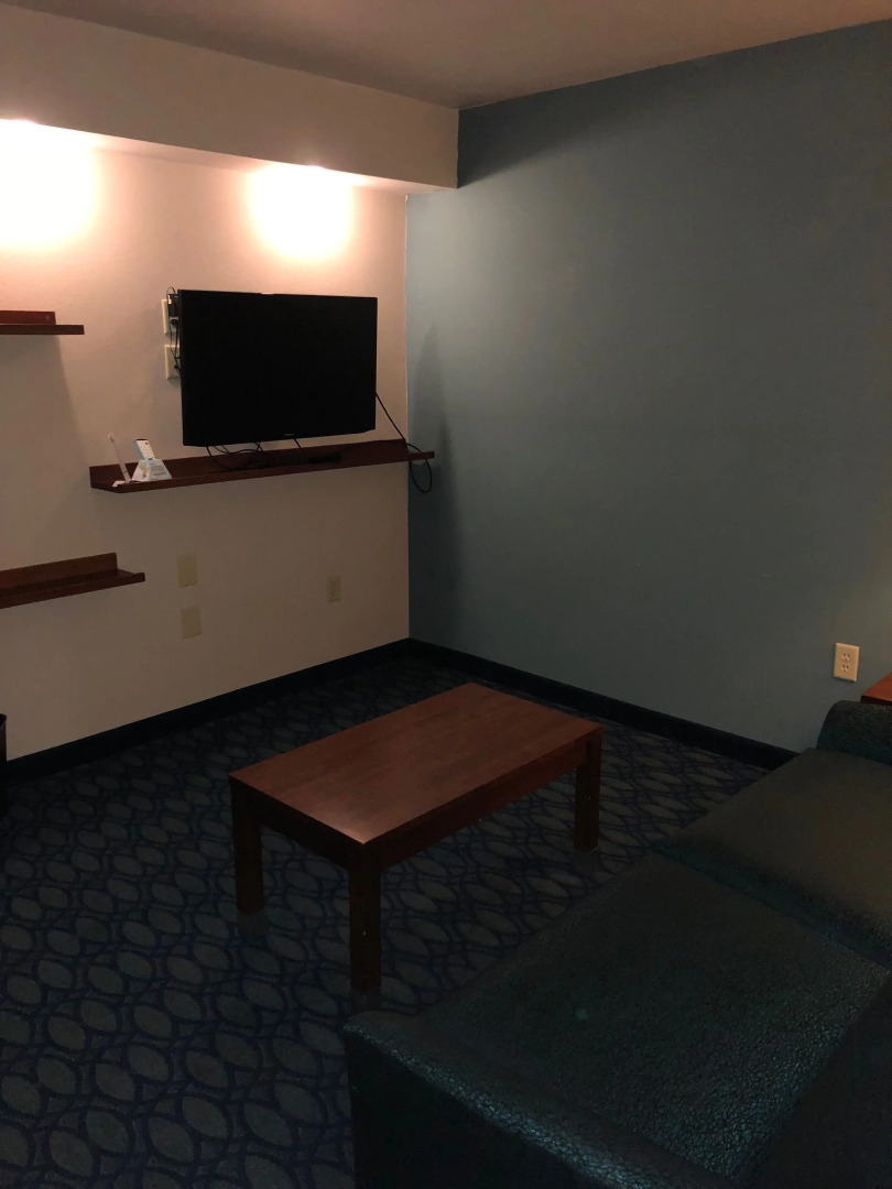 Country View Inn & Suites