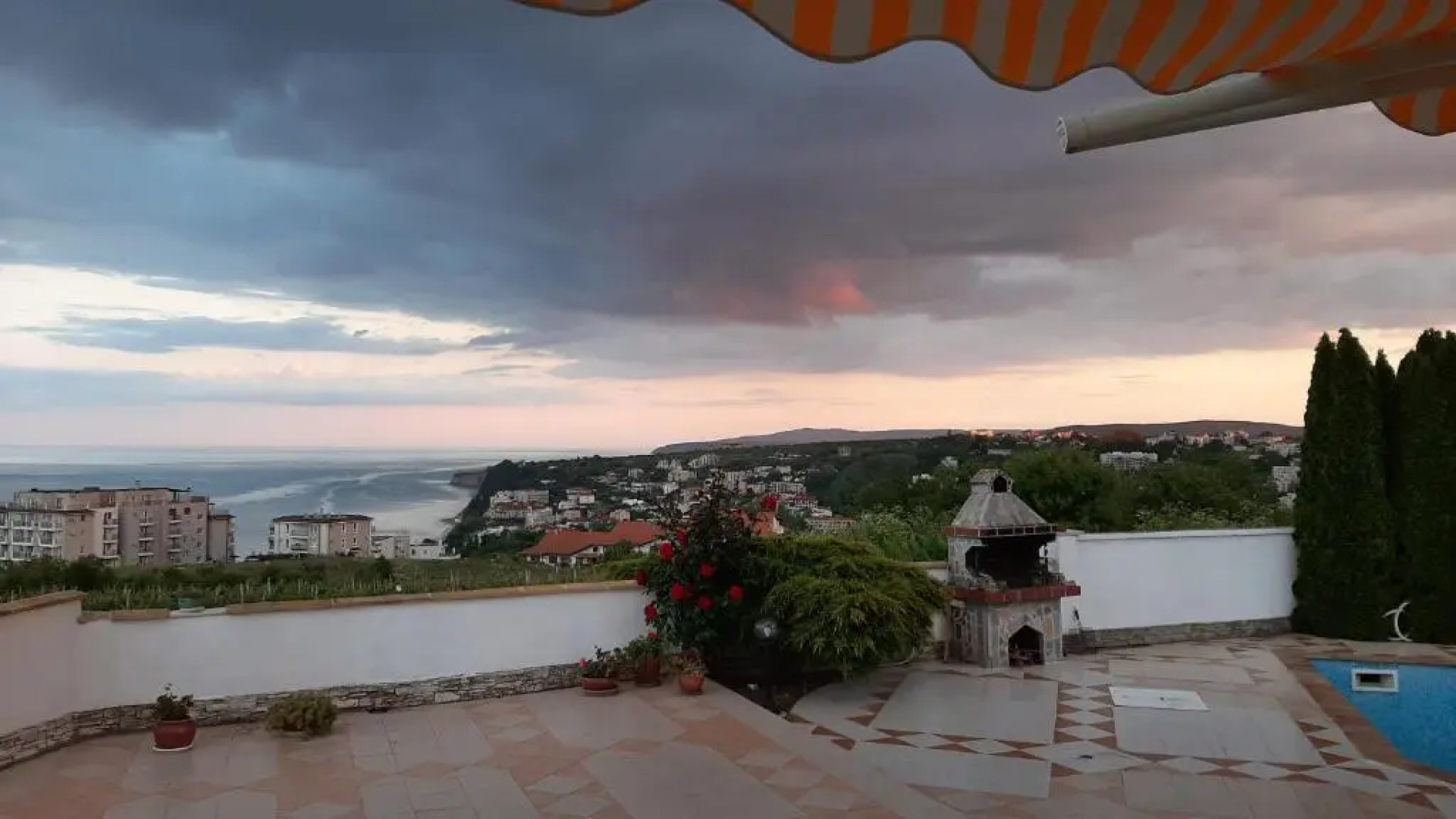 Villa Byala Grape House