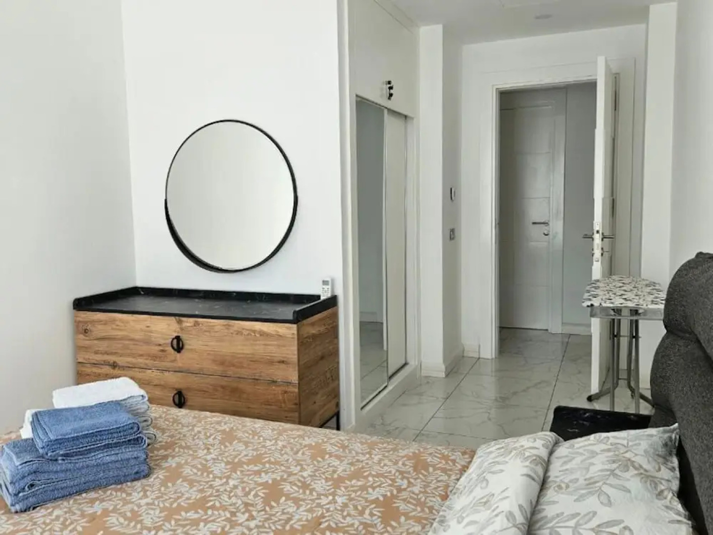 Serene Three-bedroom Retreat in Unforgettable Setting