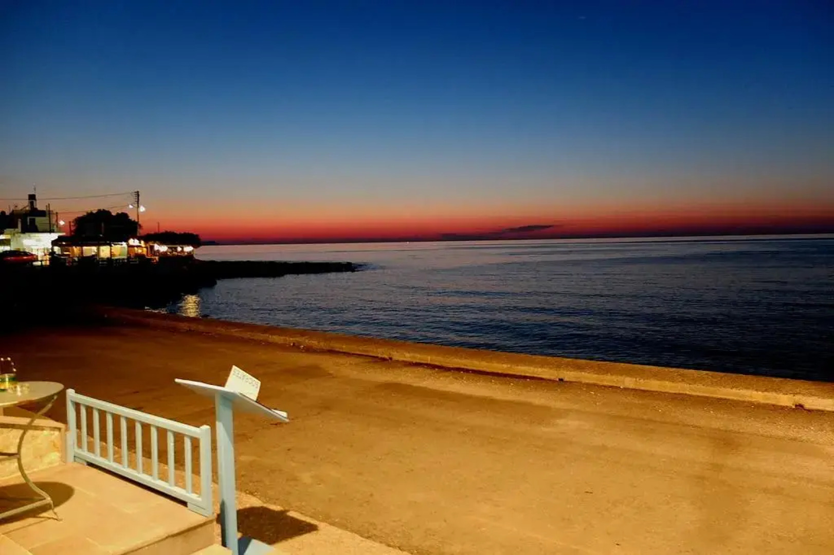 Socrates Apartments & Restaurant