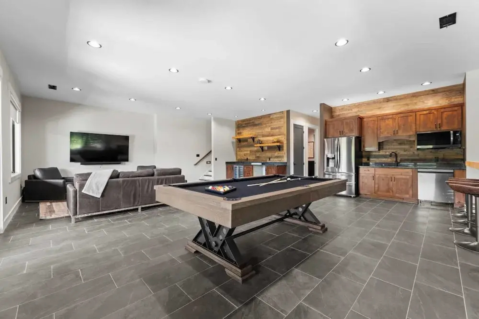 Blue Heron & Gray Fox by Avantstay 2 Lakefront Homes, Sleeps 44 Pool, Dock, Theater