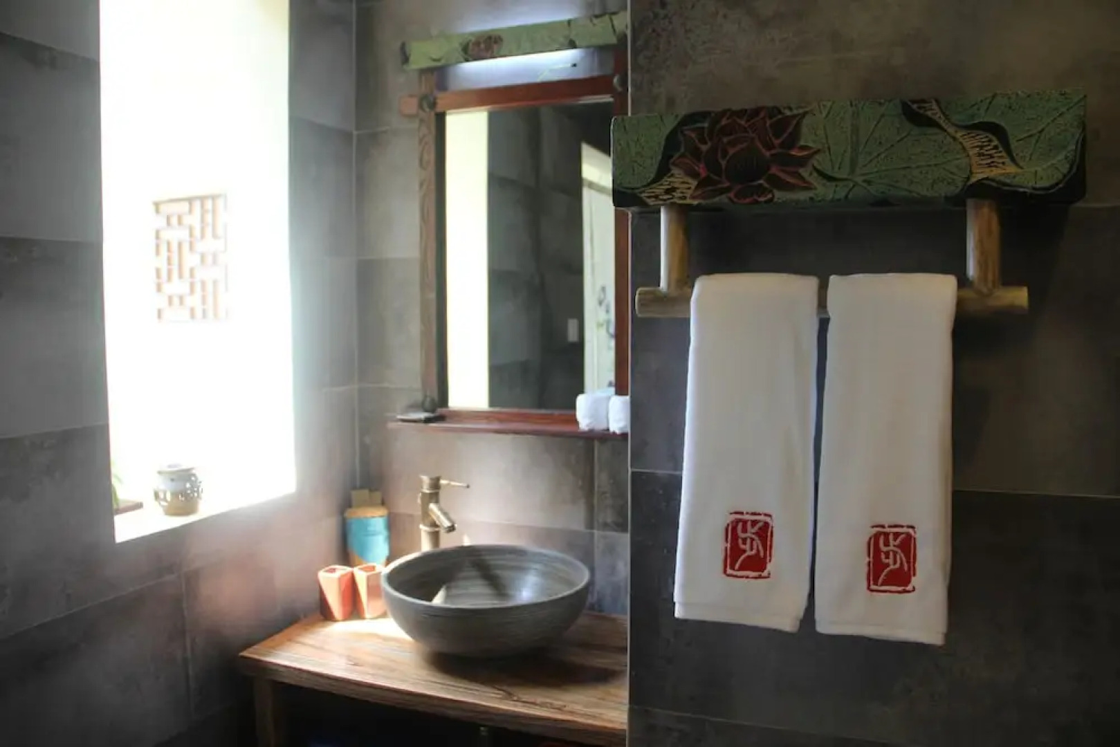 Buyi Hotel Resort Fuxian Lake