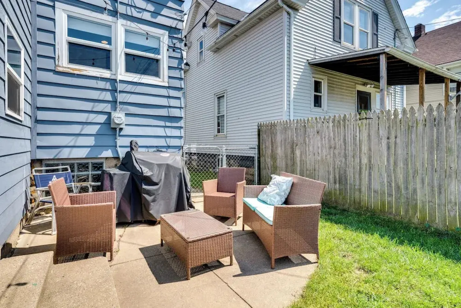 Pet-friendly Home - 6 Mi to Downtown Milwaukee!