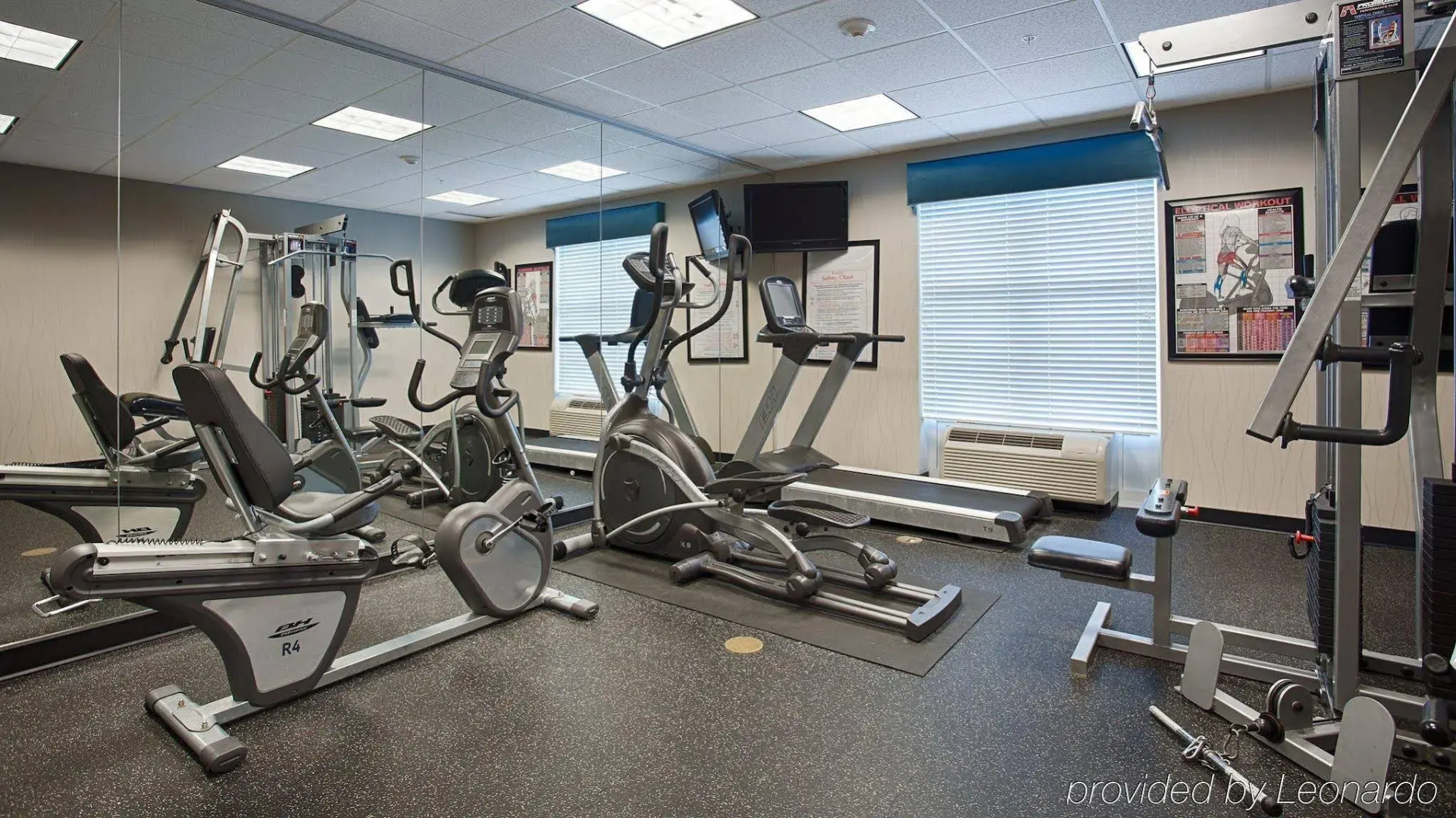 Best Western Plus Chain of Lakes Inn & Suites