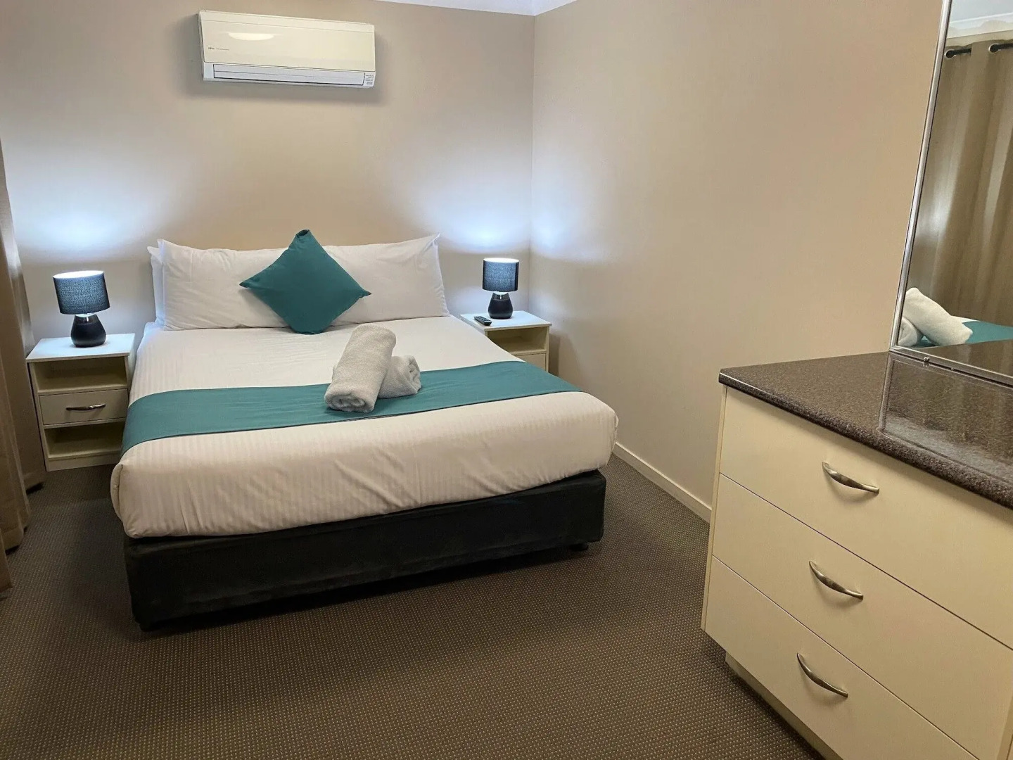 Cityville Apartments & Motel