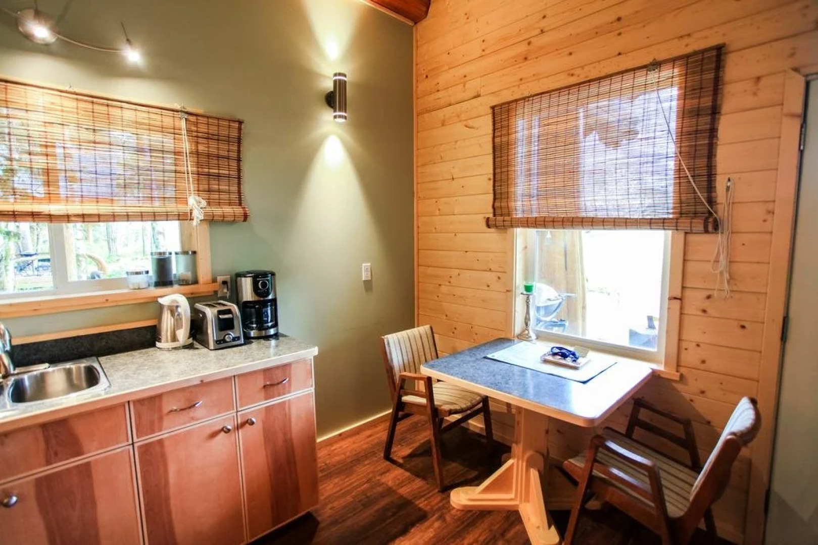 Bella Coola Grizzly Tours Cabins