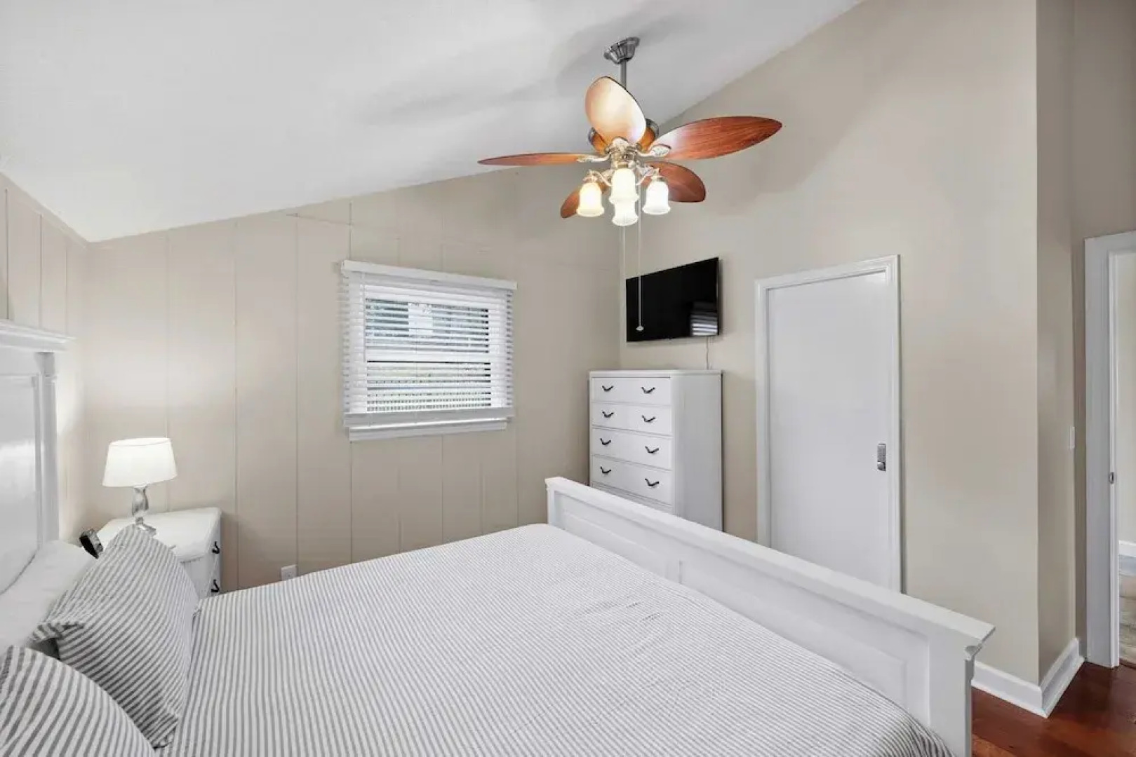 Tree Top Get Away by Avantstay Amazing Lake View