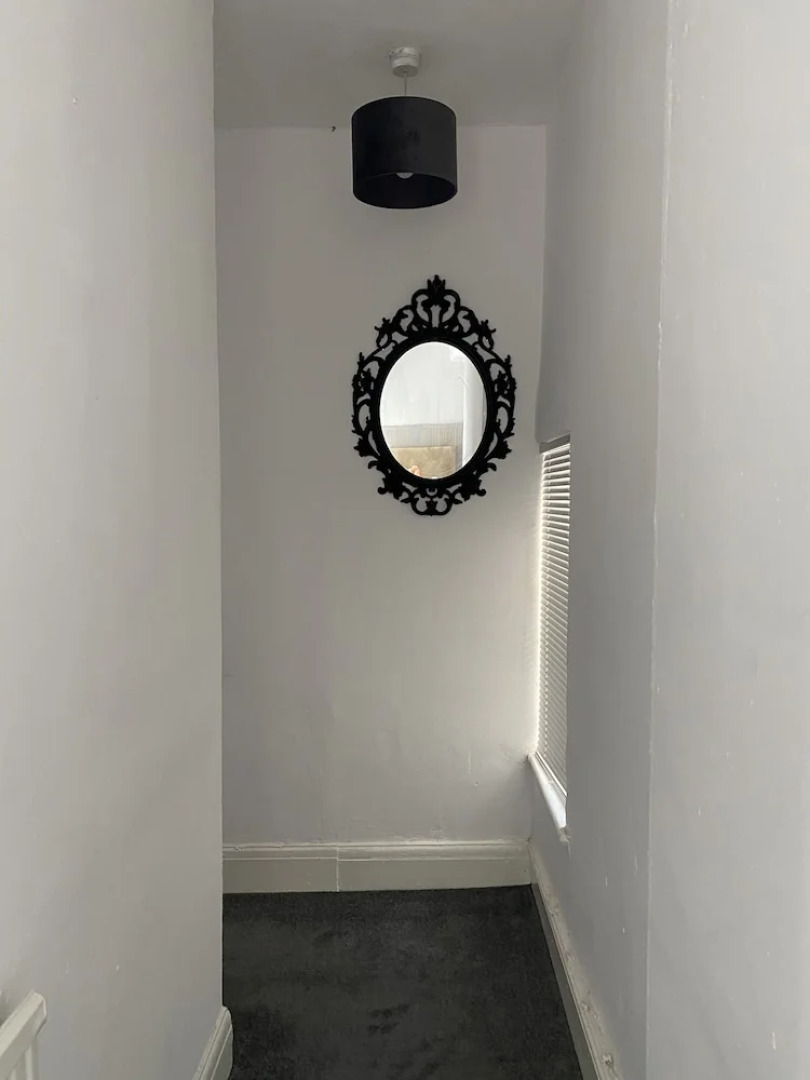 Stunning 2-bed Apartment Above Schooners Bar