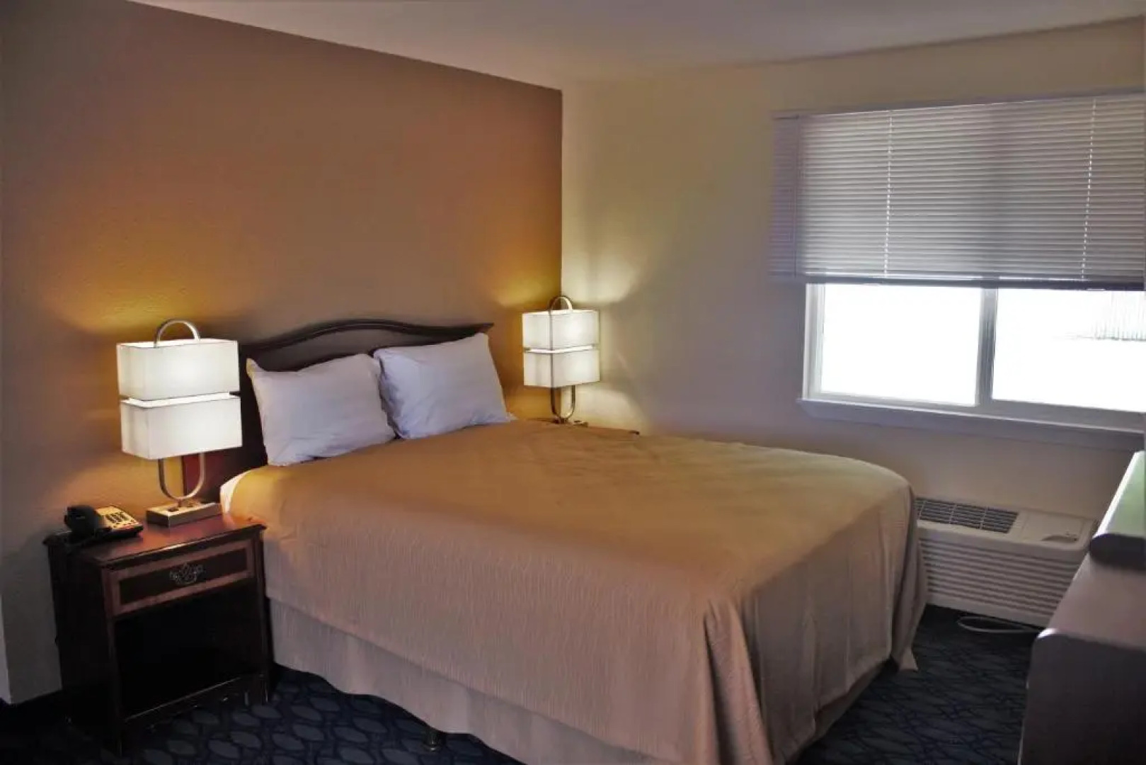 Oregon Trail Inn and Suites