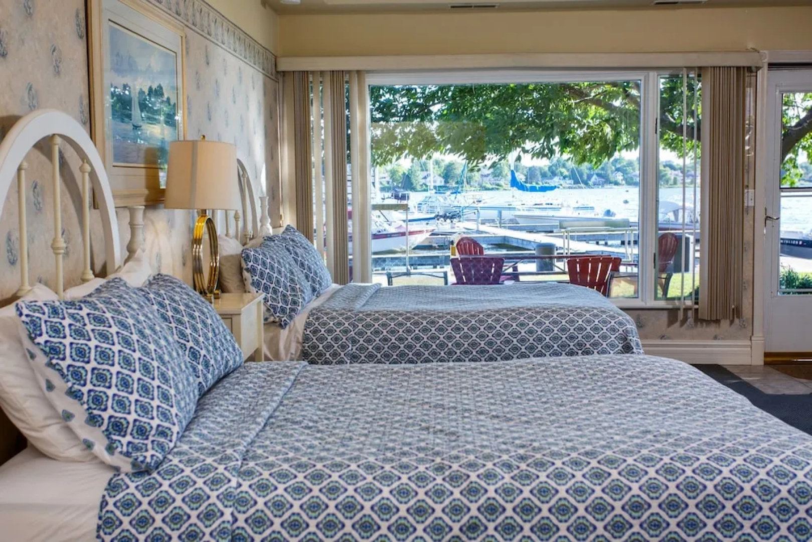 Snug Harbor Inn