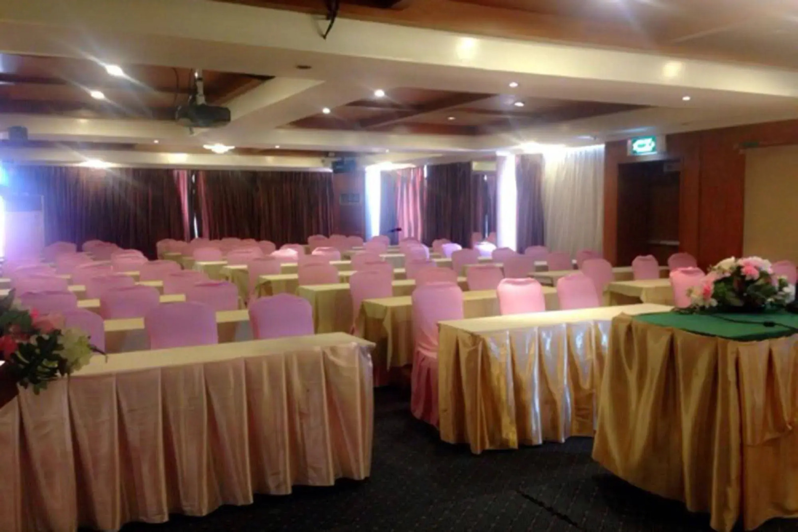 Nonthaburi Palace Hotel