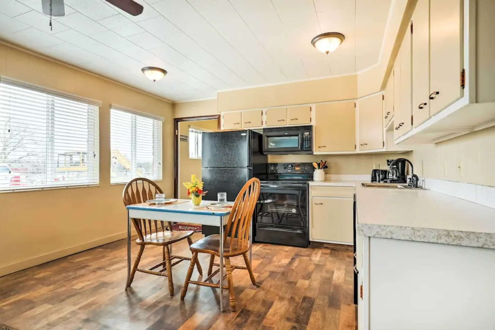 Tropic Family House - 10 Miles to Bryce Canyon!