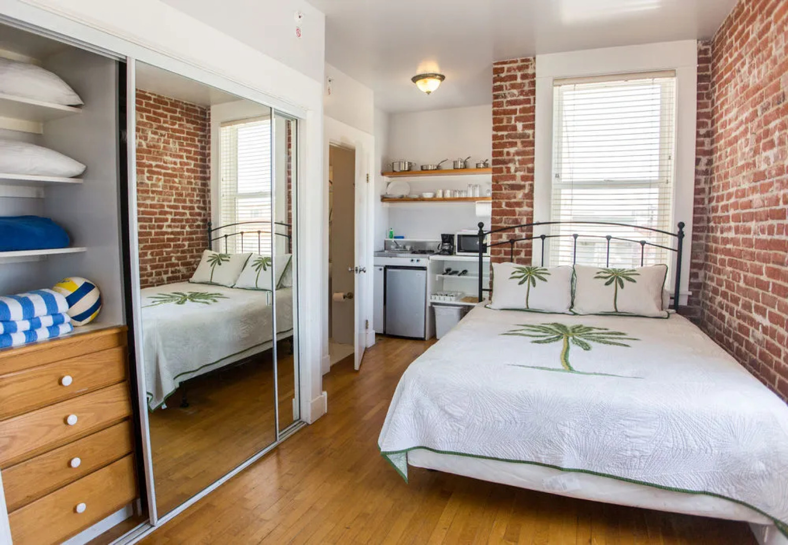 Venice Beach Suites & Hotel