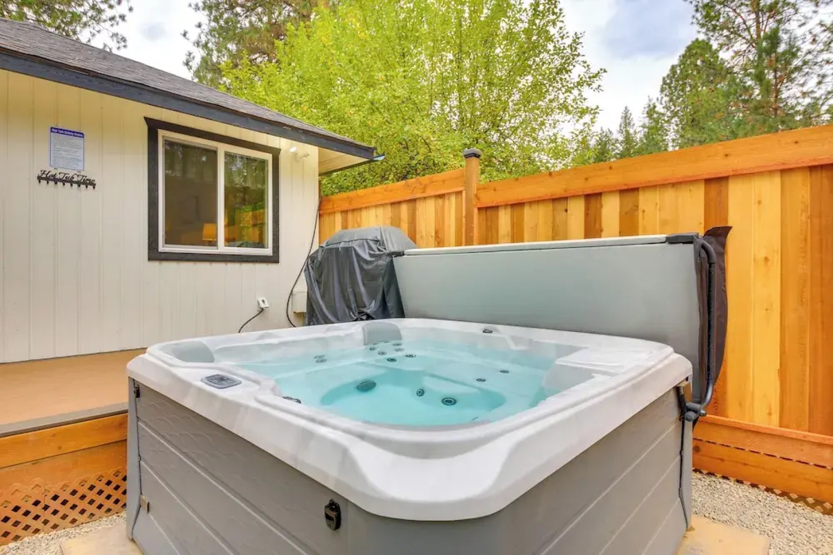Charming Idaho Home w/ Hot Tub, Near Beaches!