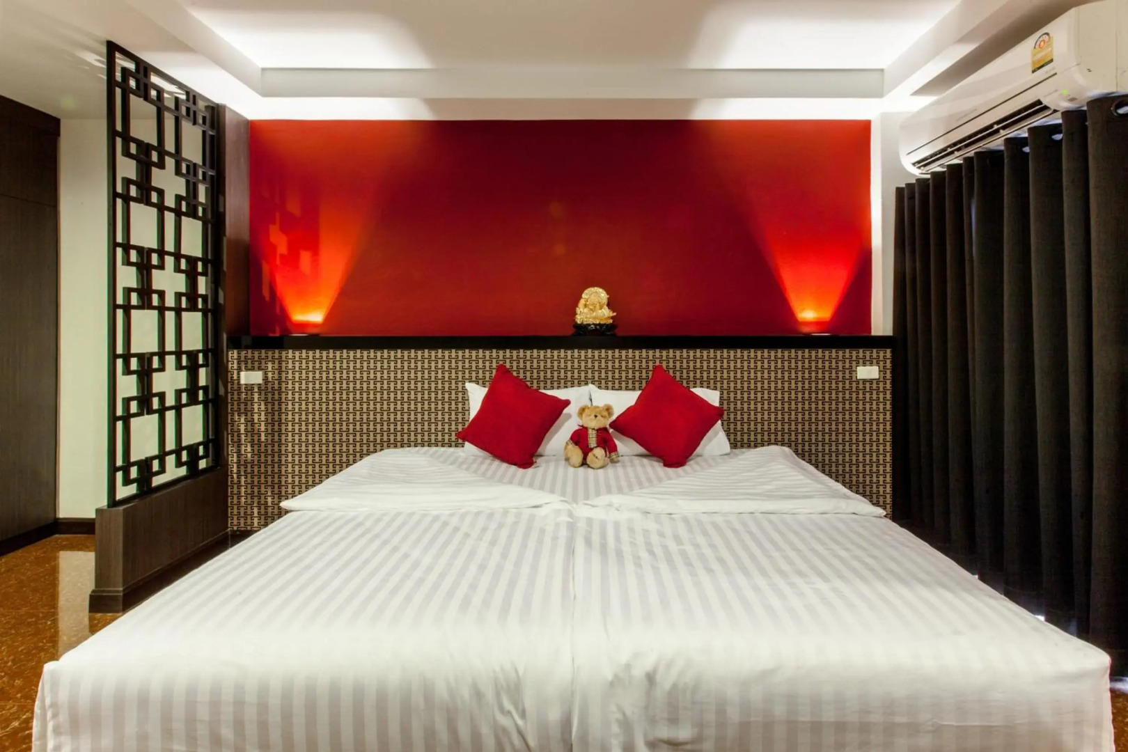 Gallery Lake View Hotel