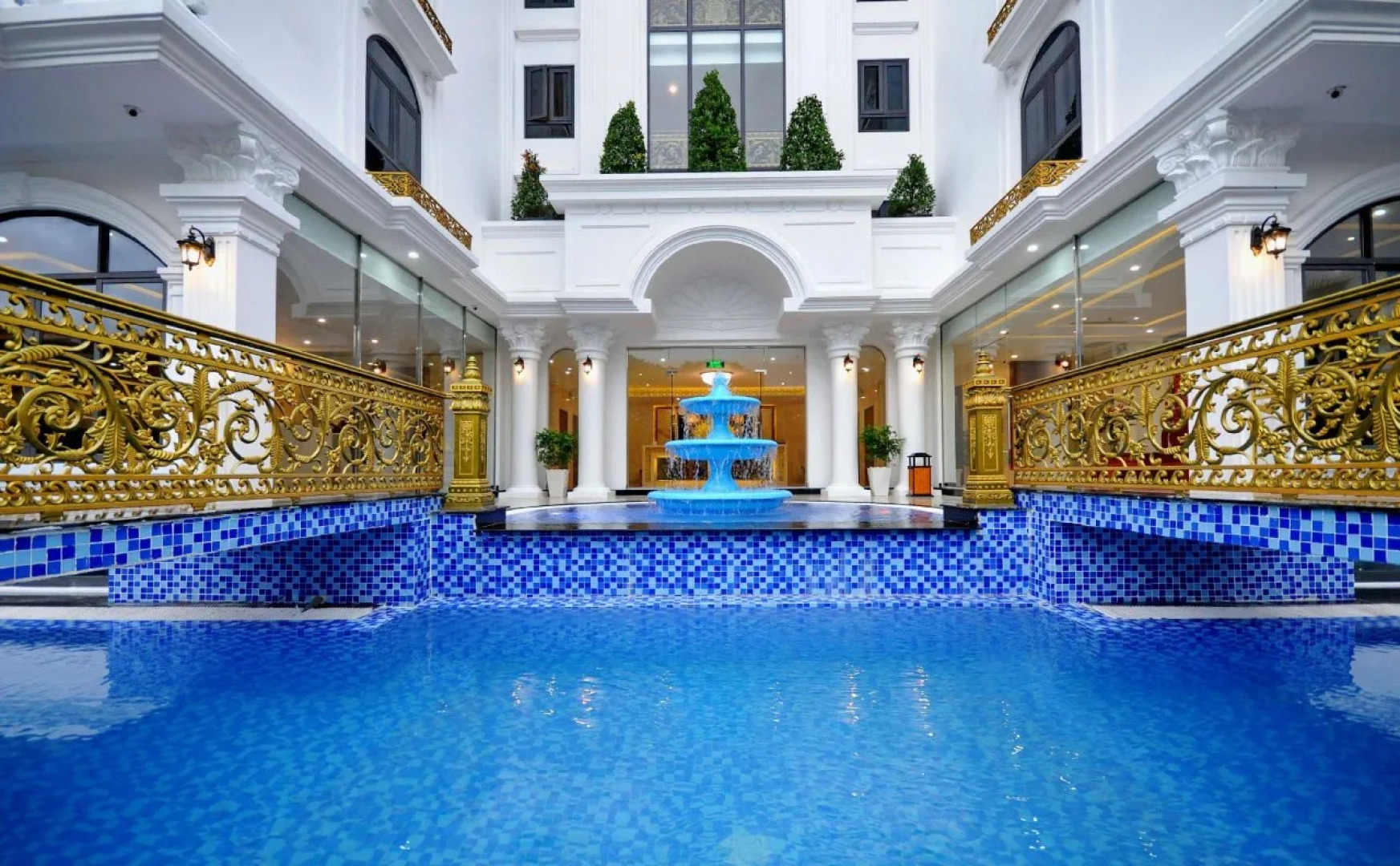 Crown Nguyen Hoang Hotel