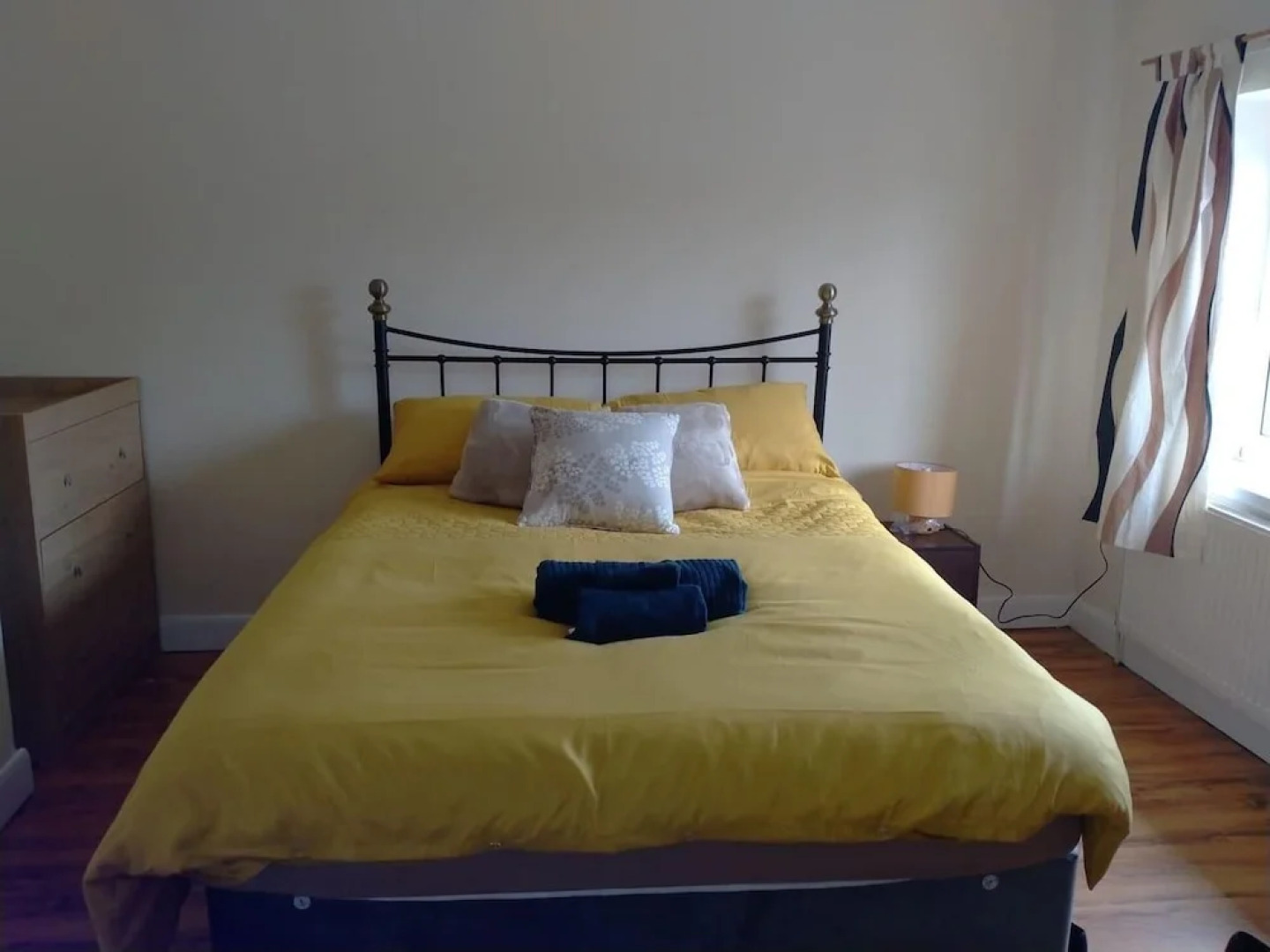 Spacious 3bed House in Walsall With Parking Onsite