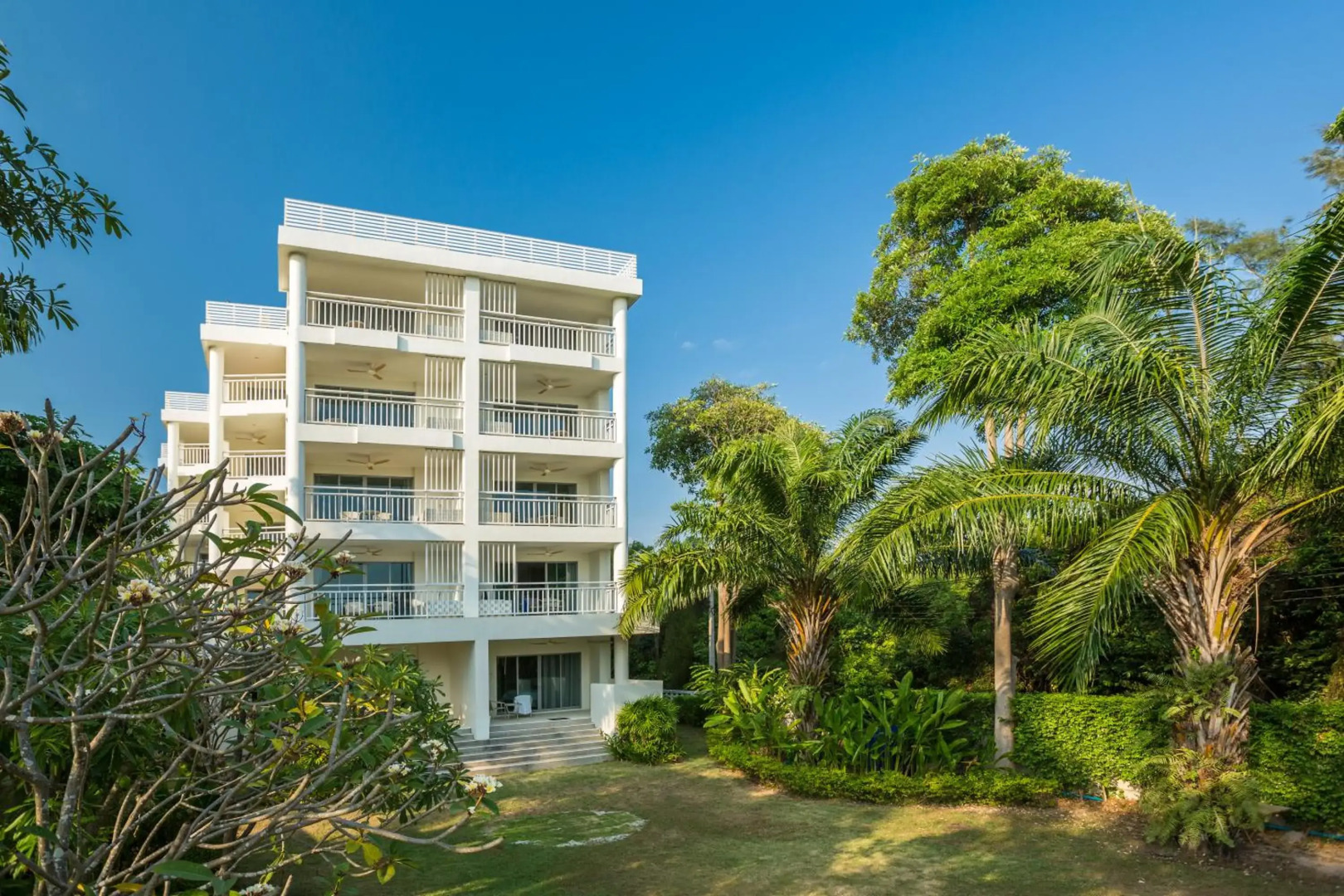 Отель Bandara On Sea