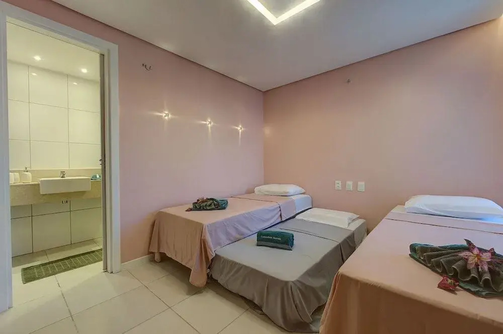 MAGNíFICO APART NO CATU LAKE RESIDENCE