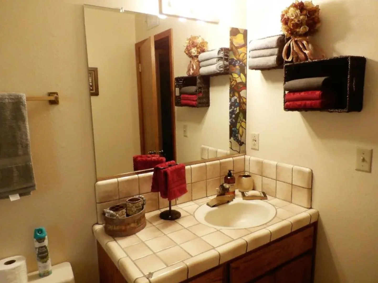 New Charming 2 Bedrooms Unit Close To Everything