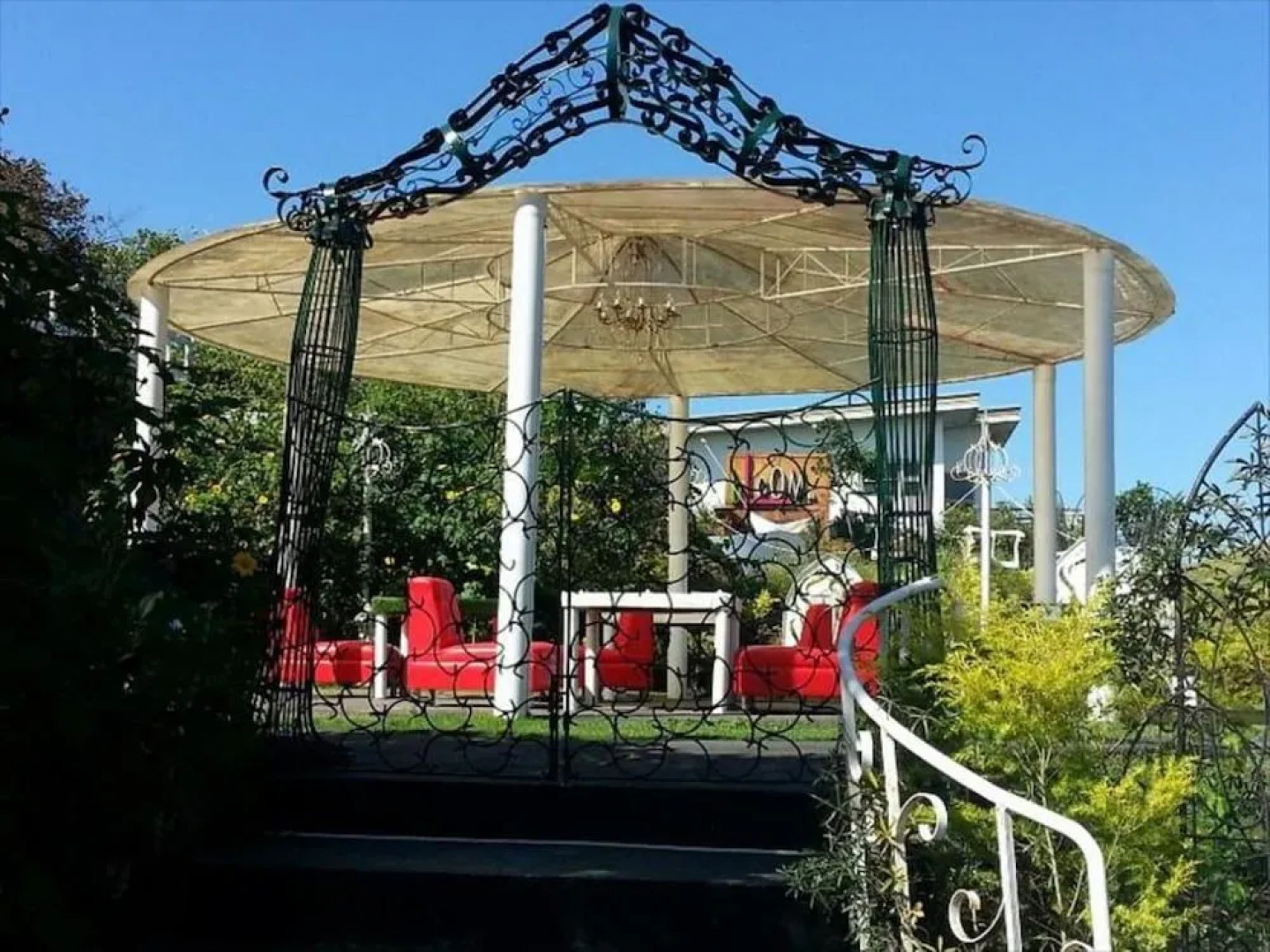 ZEN Rooms Titus Poison Garden