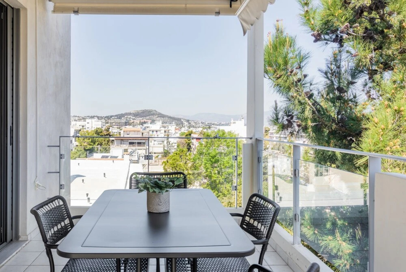 Majestic 3BR Apartment in Chalandri