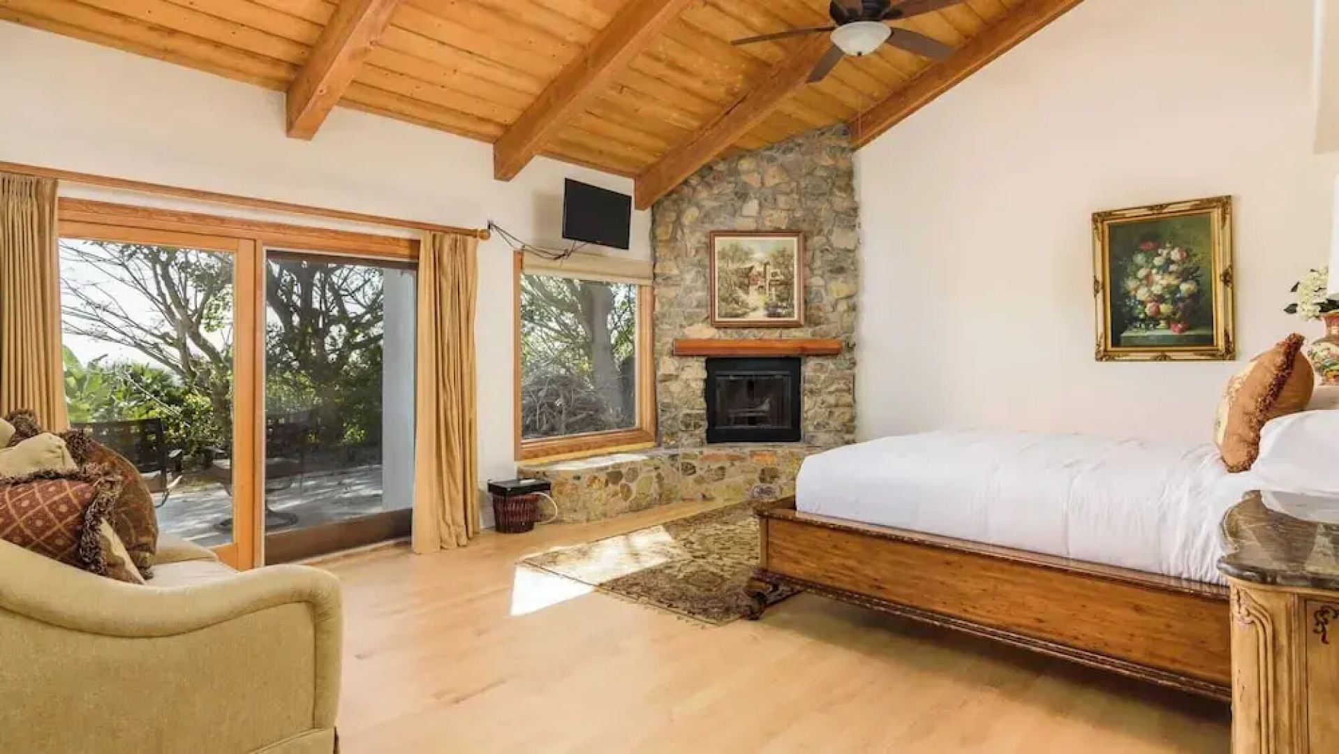 Two Estates w/ Pools, Hot Tubs, Game Rooms, Valley Views & Tennis Court Near Beaches & Wineries