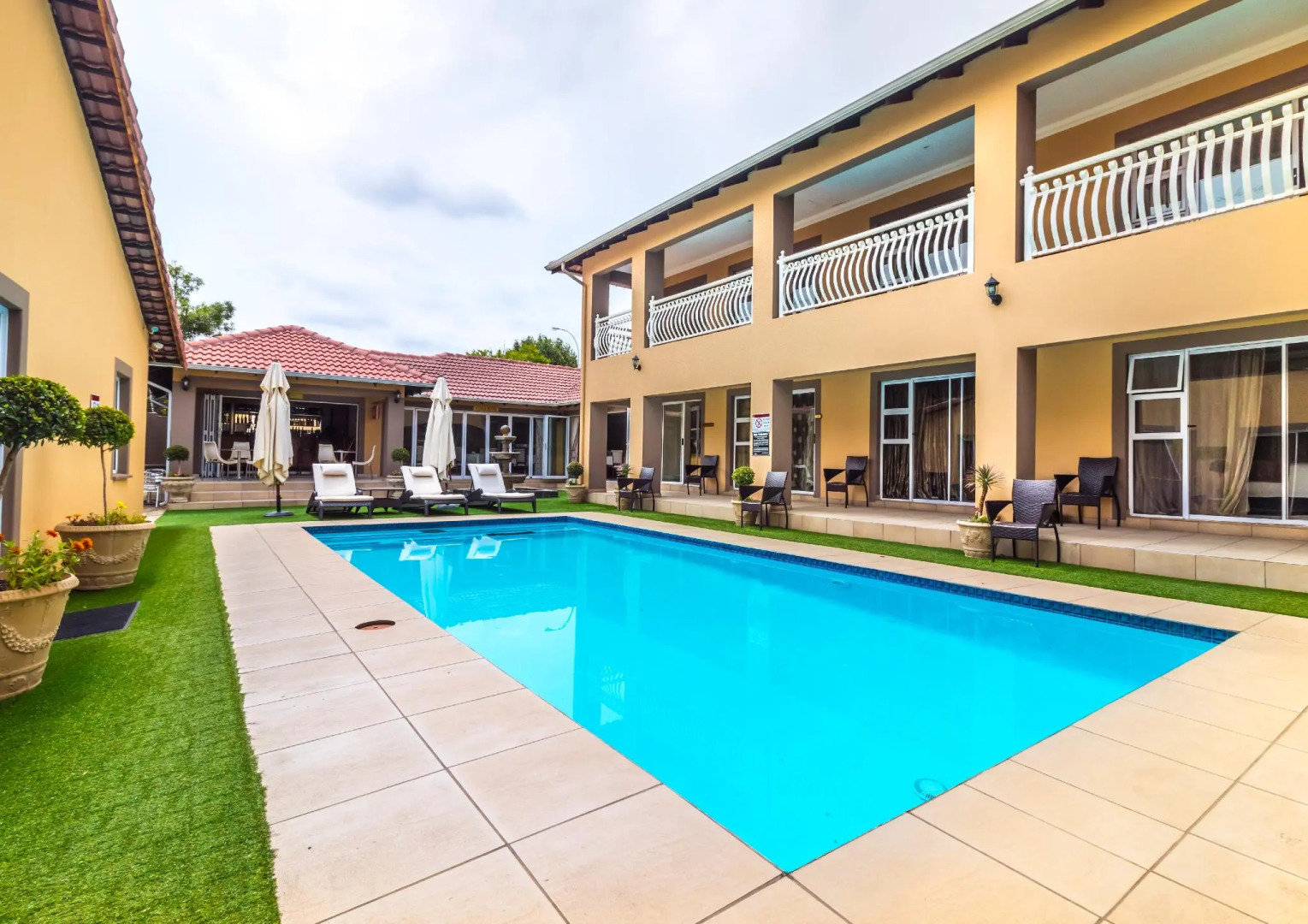 Lakeview Boutique Hotel & Conference Center