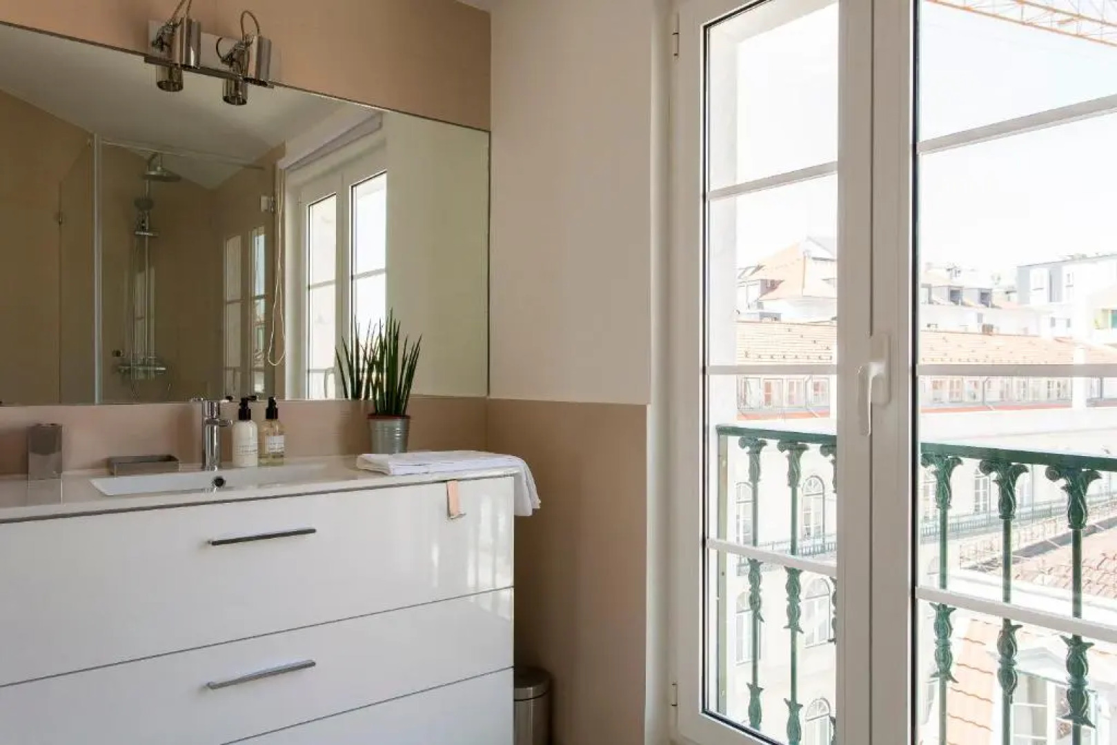 Chiado River View Deluxe Apartment