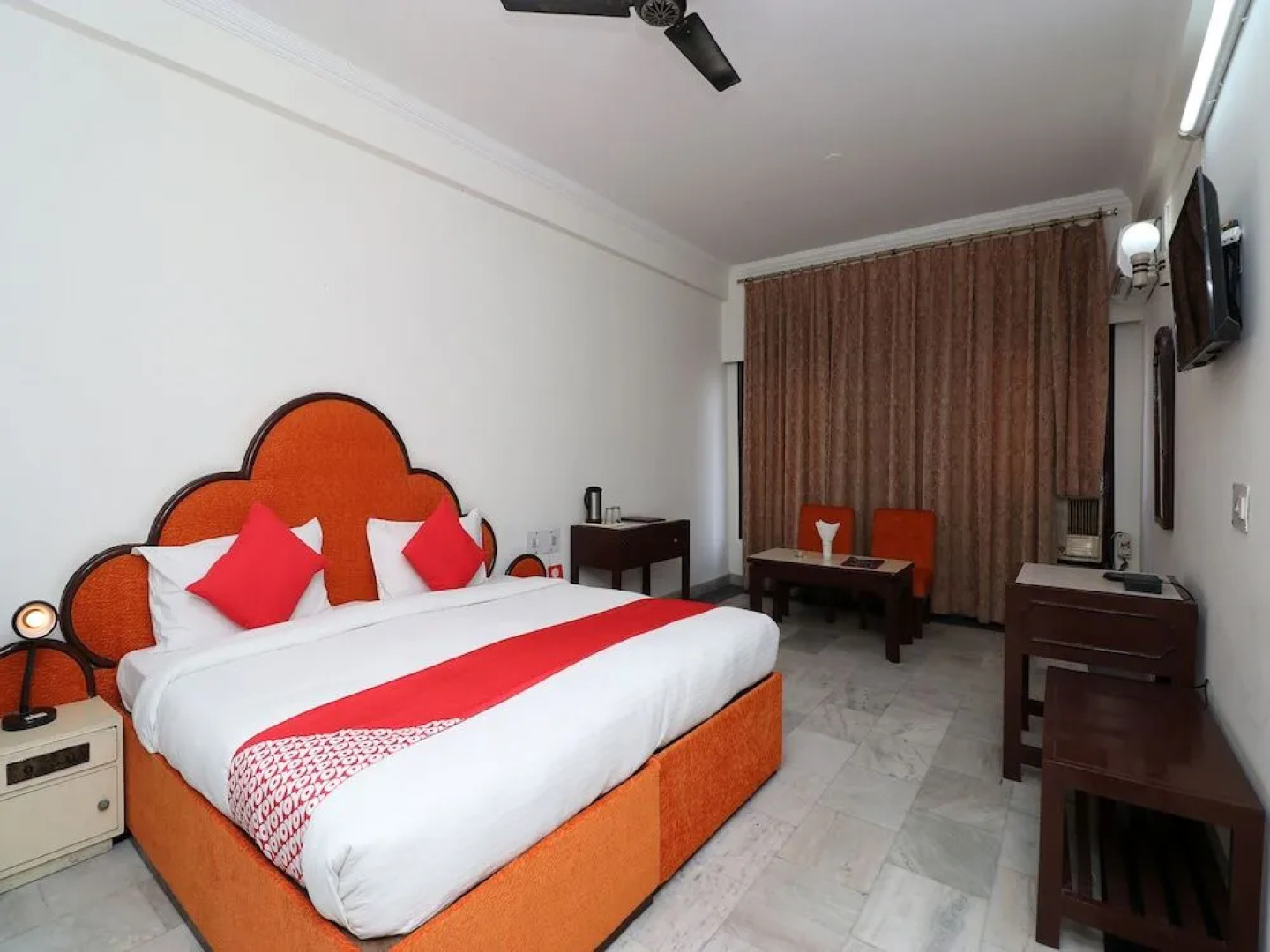 Collection O 29566 Hotel Mid Town