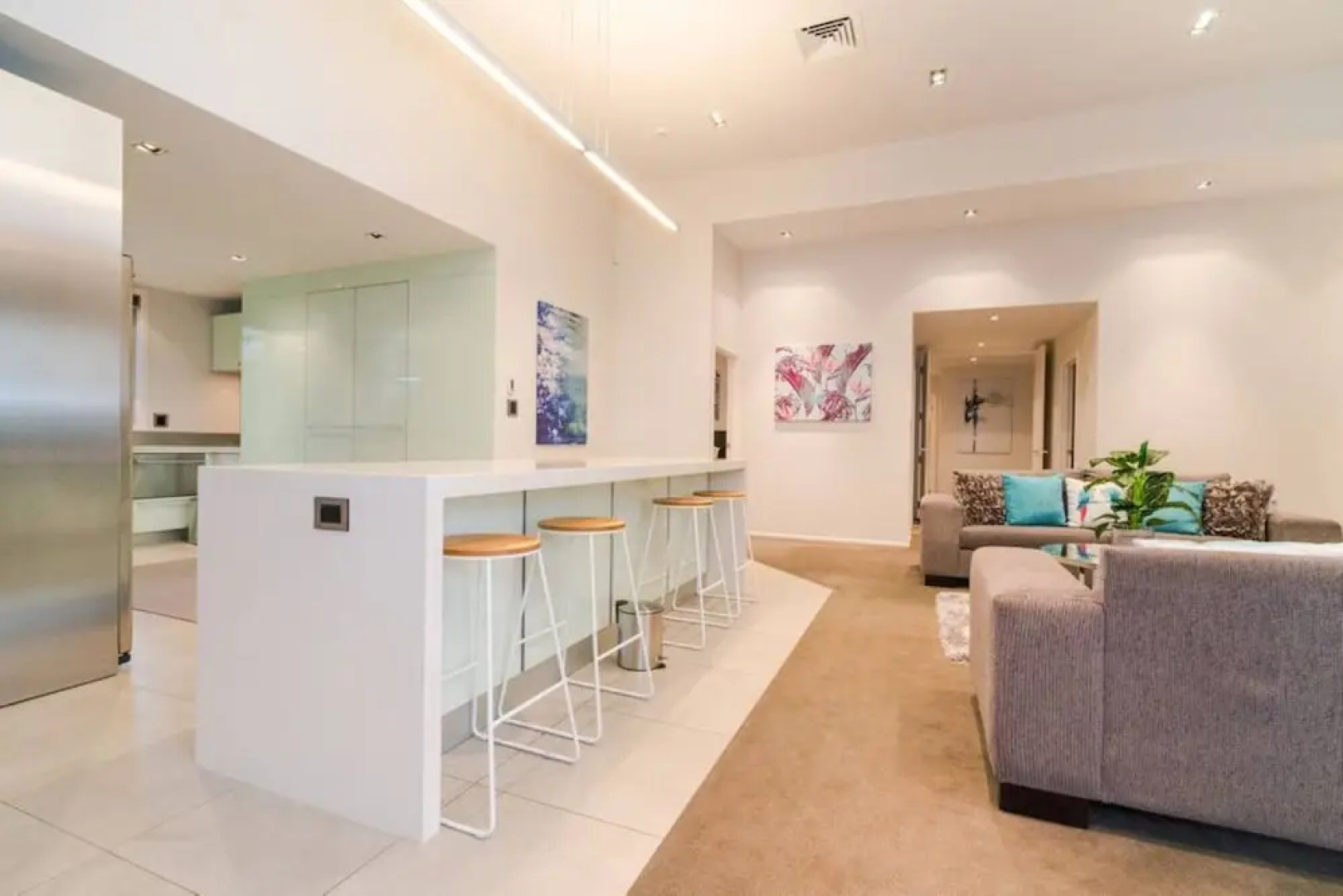 Karaka Luxury Vacation Home with Pool