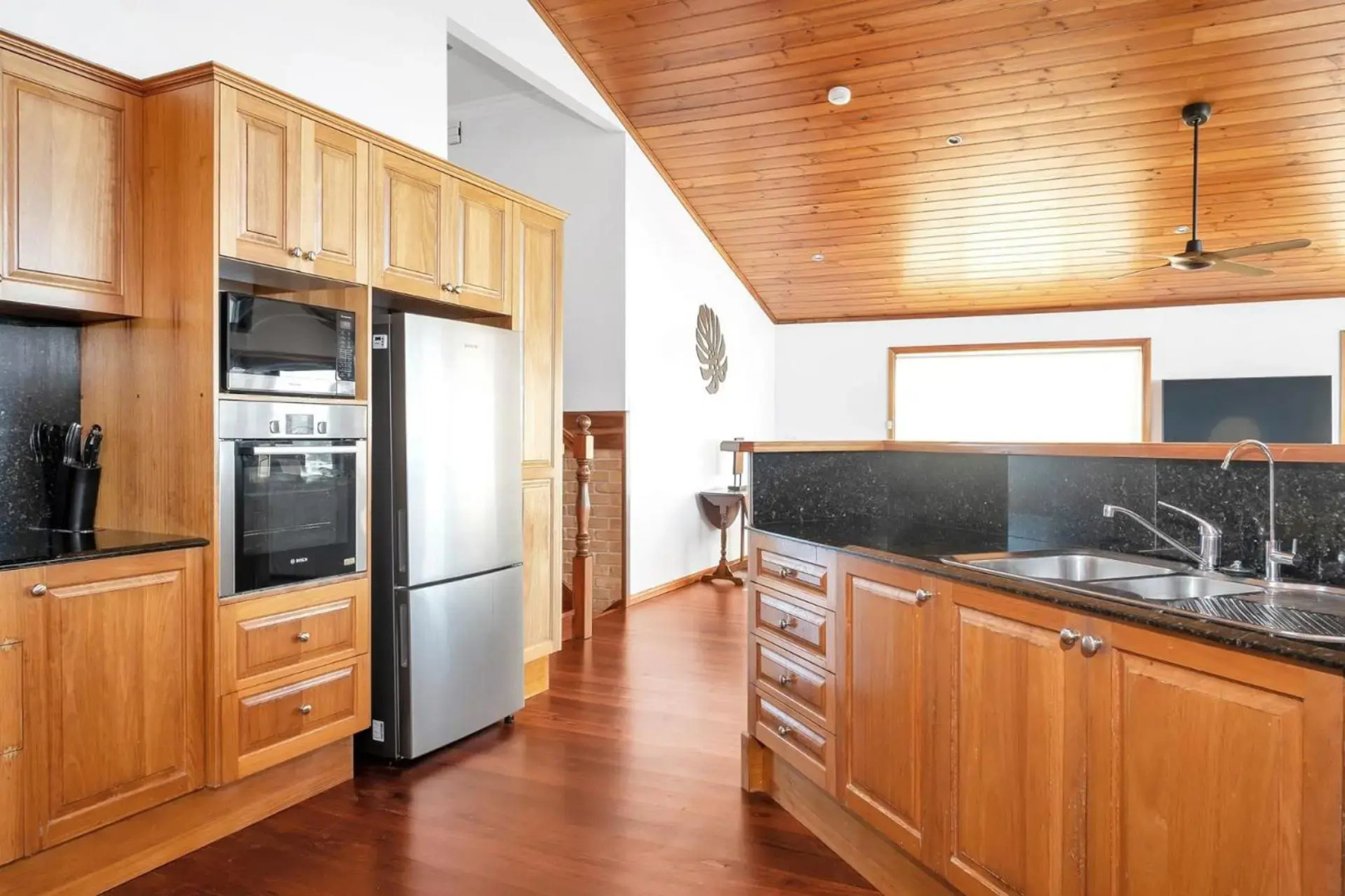 NOBLEVIEW Gerringong 4pm check out Sundays