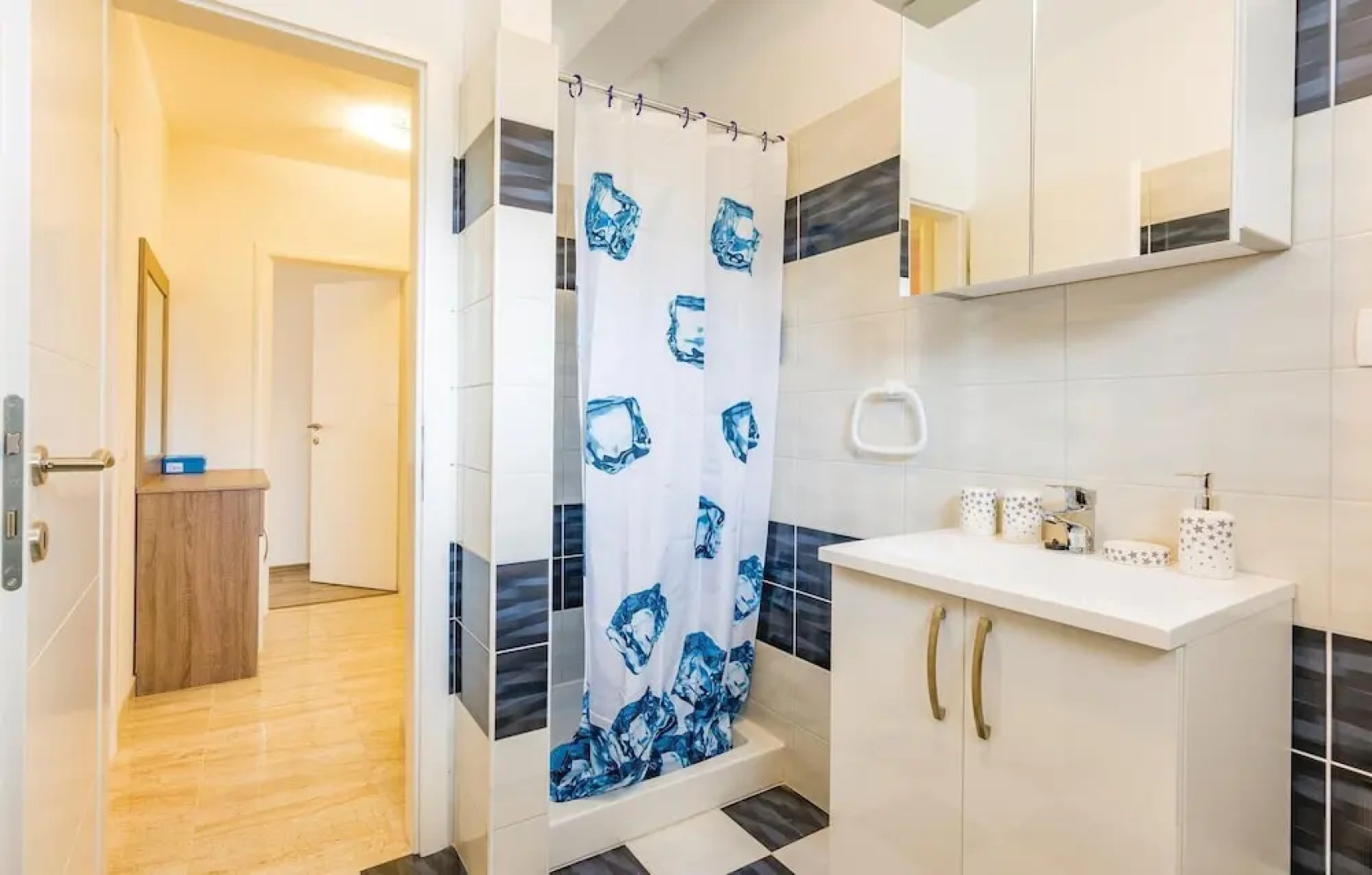 Nice Home in Rovinjsko Selo With Wifi and 4 Bedrooms