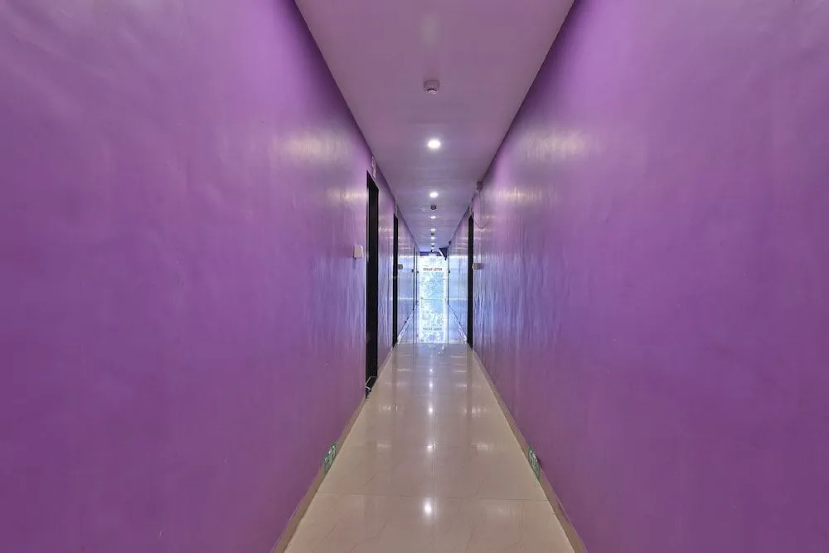 OYO 24833 Hotel Silver