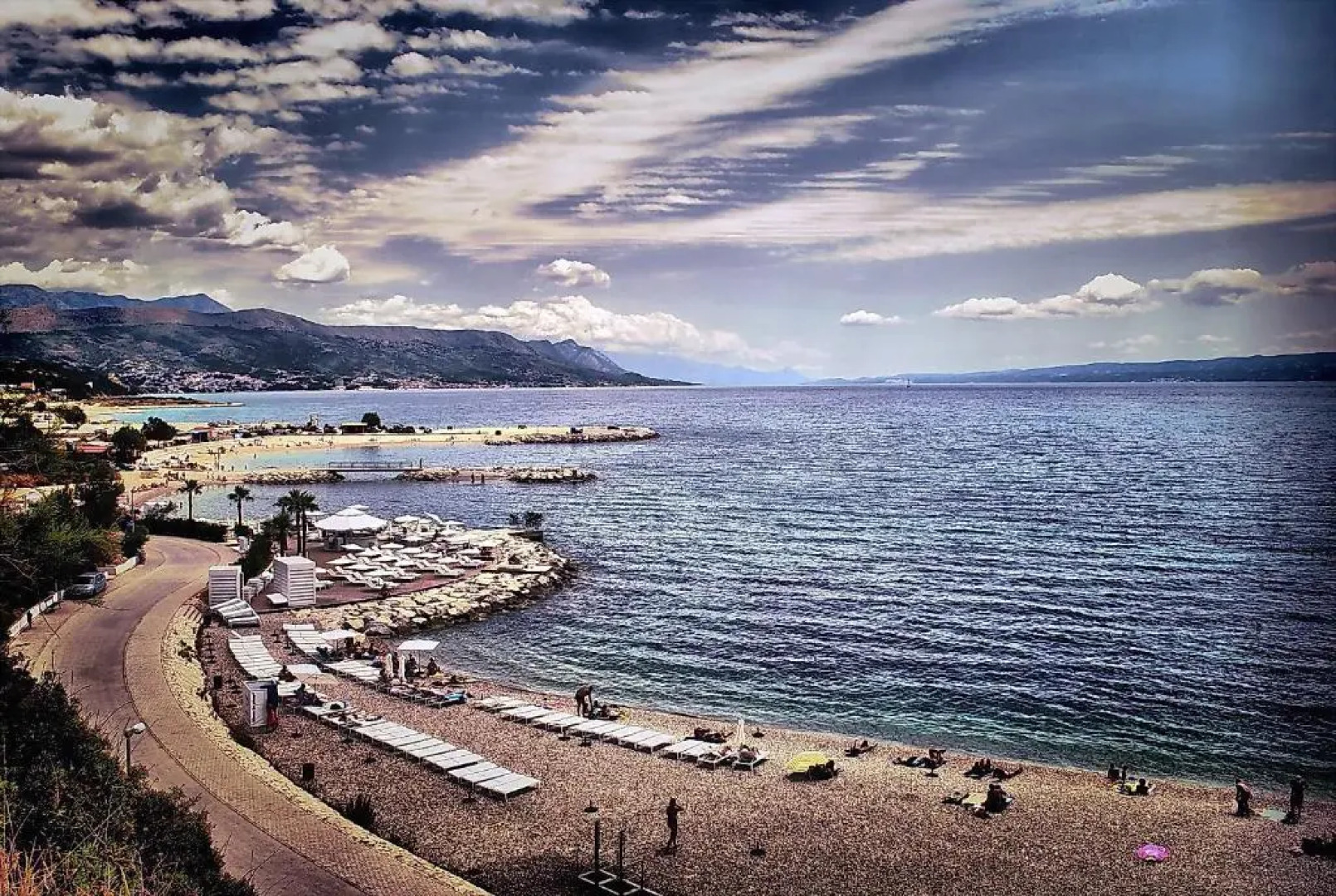 Luxury Seaside Apartment