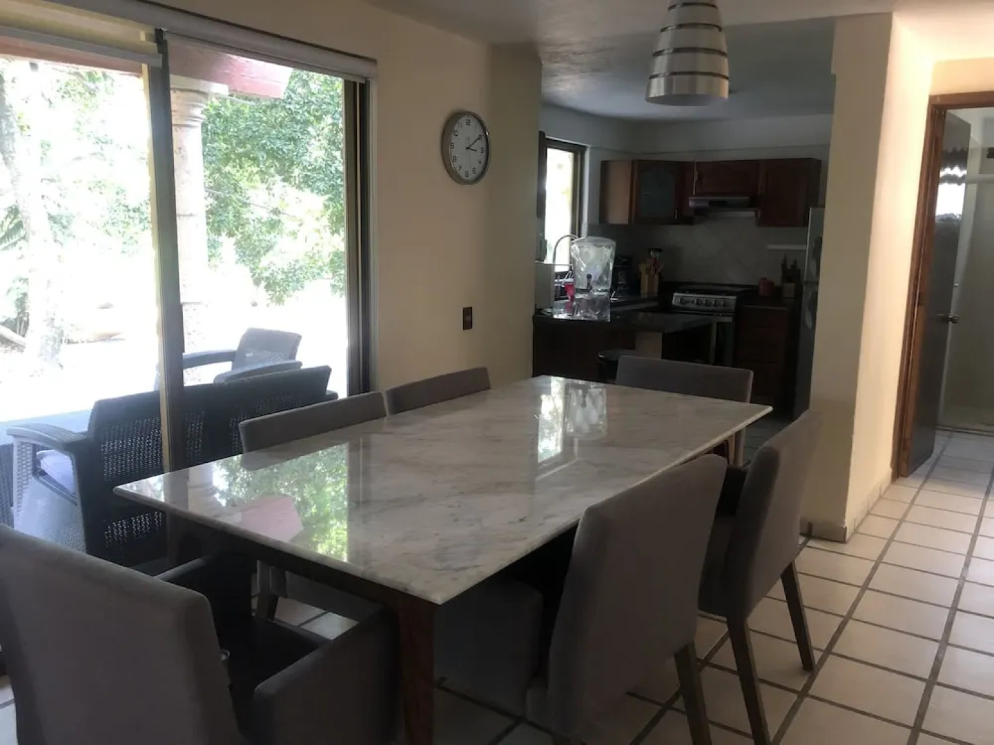 El Jardín De En Medio