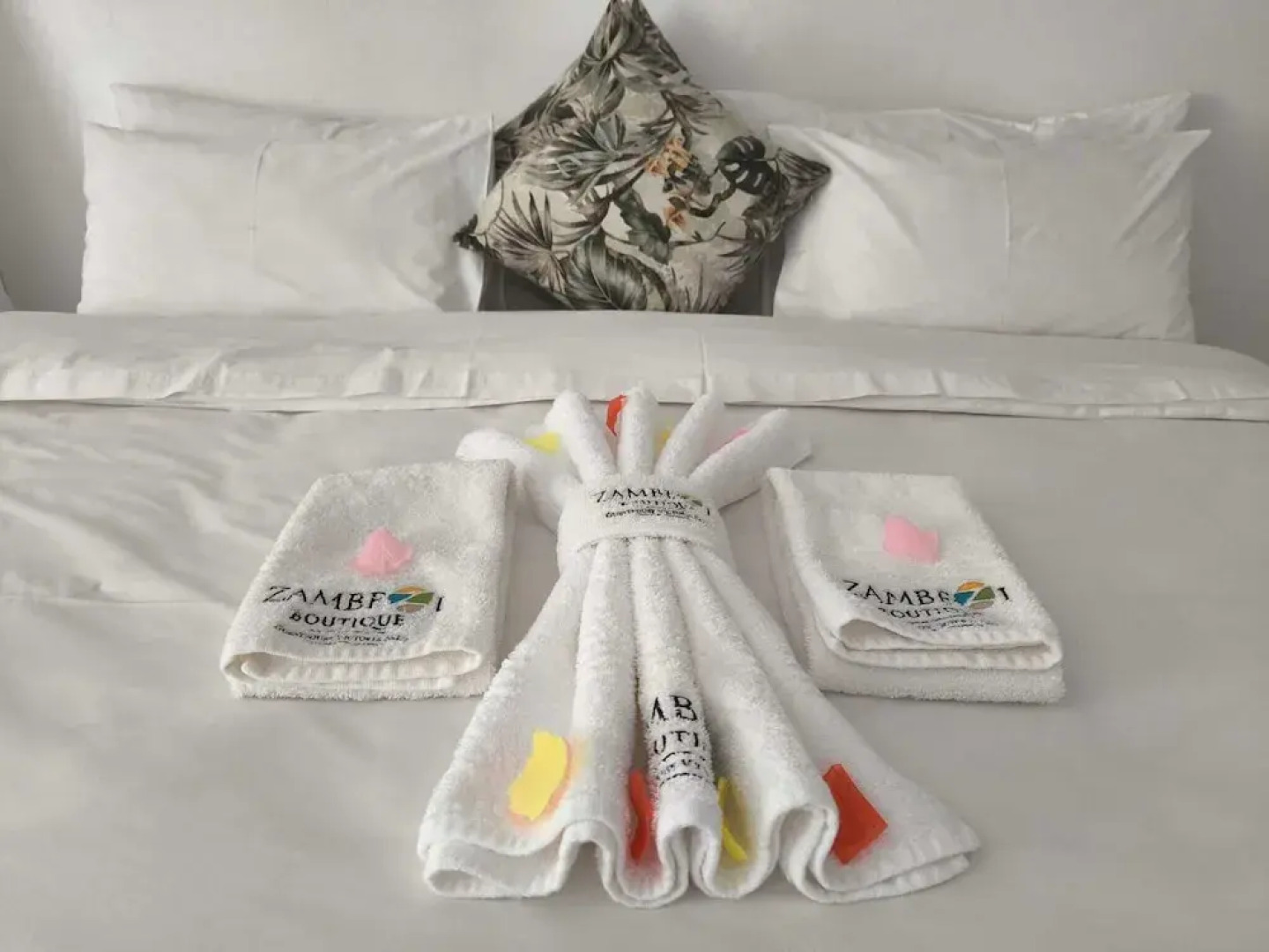 Room in Lodge - Luxury Suite in Zambezi Boutique Lodge 7 Free Tour Availaible