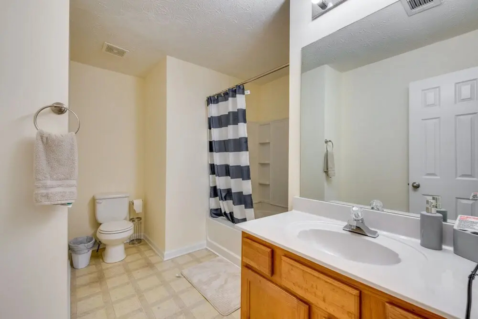 Bright Decatur Townhome ~ 10 Mi to Atlanta!