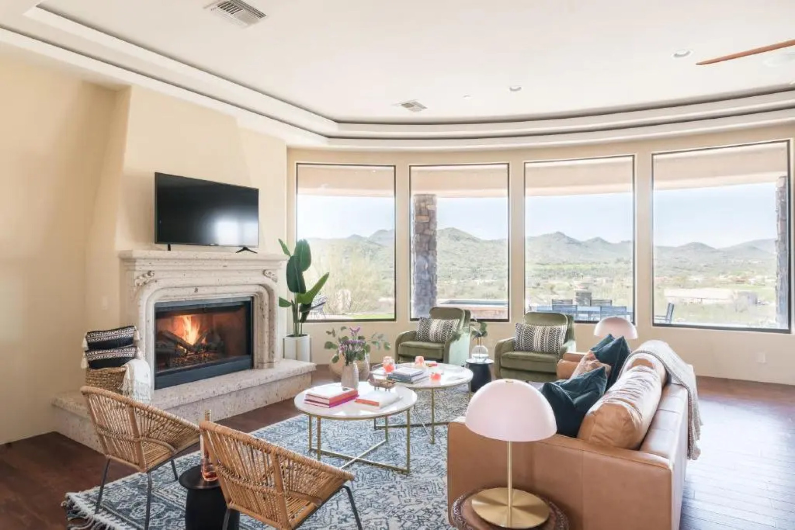 Sunbeam by Avantstay Elegant, Private Desert Home w/ Infinity Pool, Spa & View