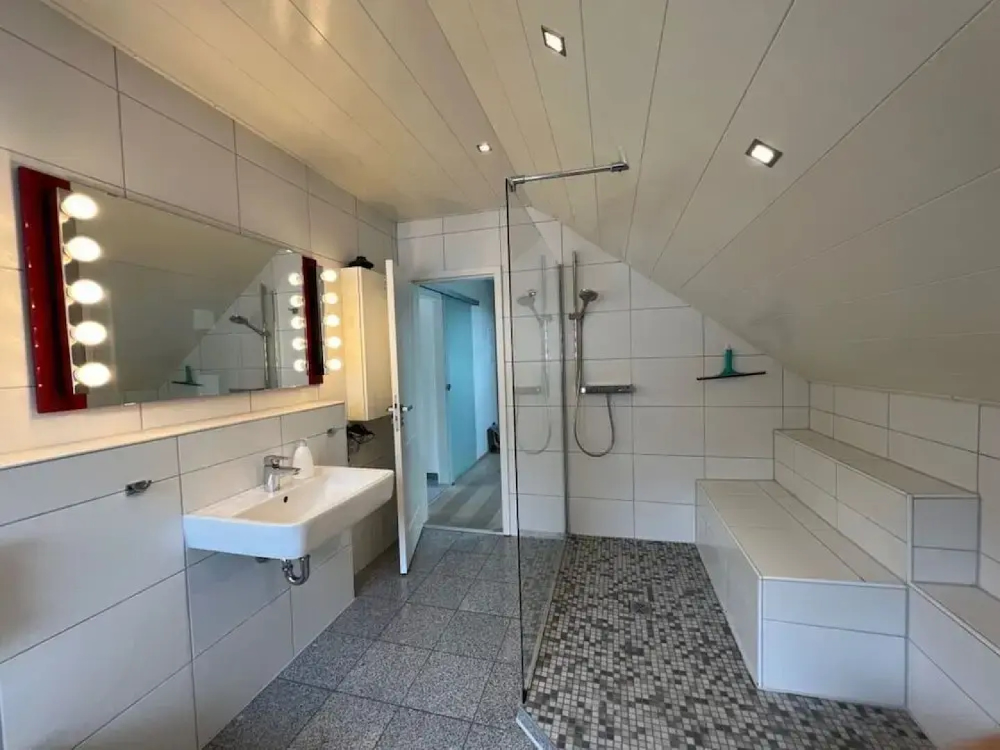 Savoir Vivre Modern Retreat