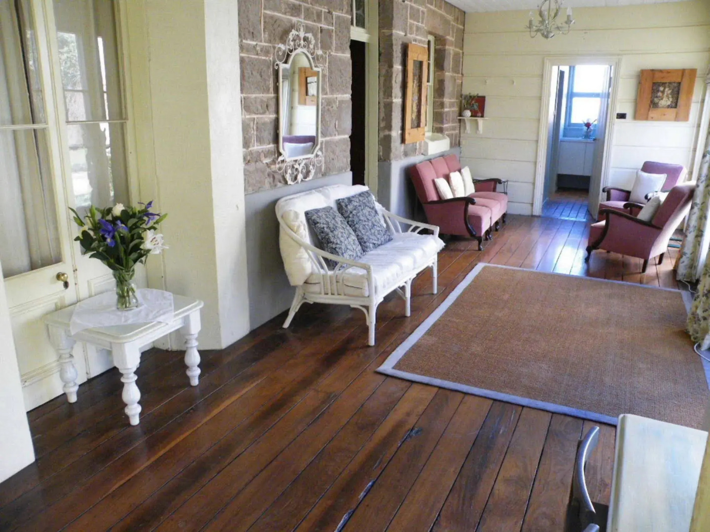 Pacific Heights Holiday Apartments and Munn’s Tower House