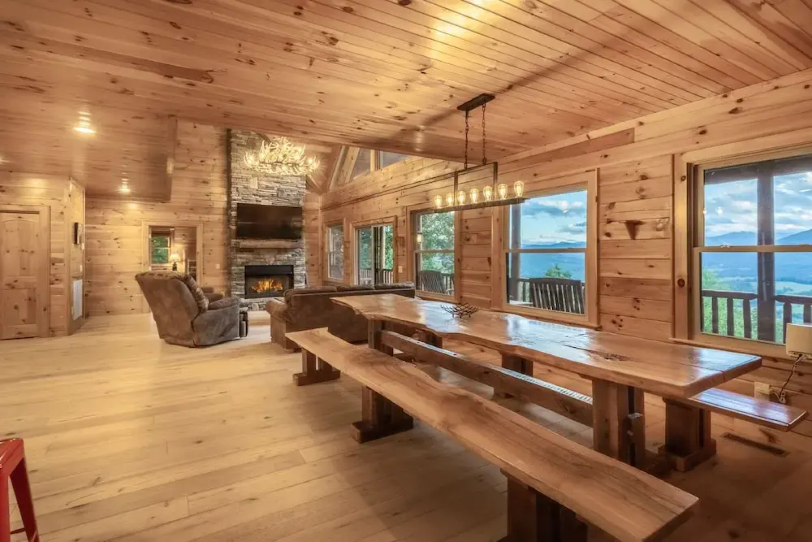 Luxury 4200 Sqft Log Cabin on 50 Acres Sleeps 16
