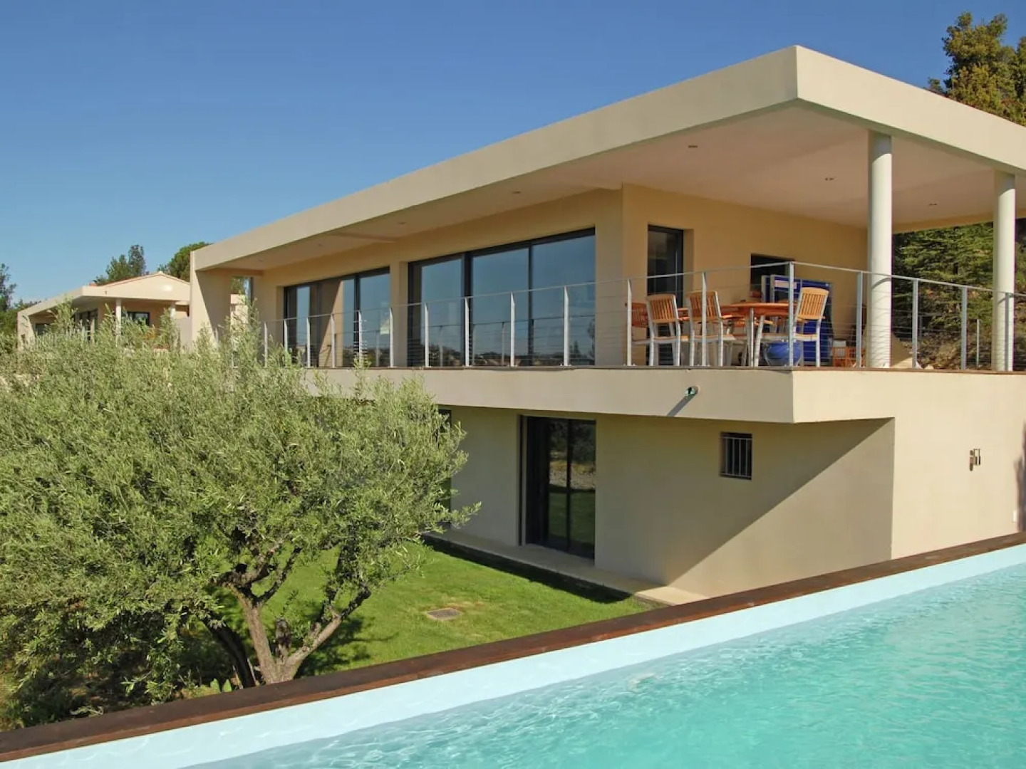 Luxurious Villa in Rochefort-du-gard With Private Pool