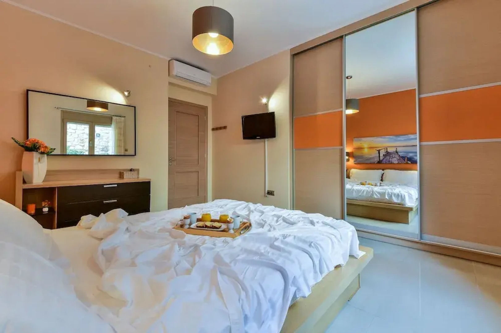 Villa with Striking views over the infinity Pool