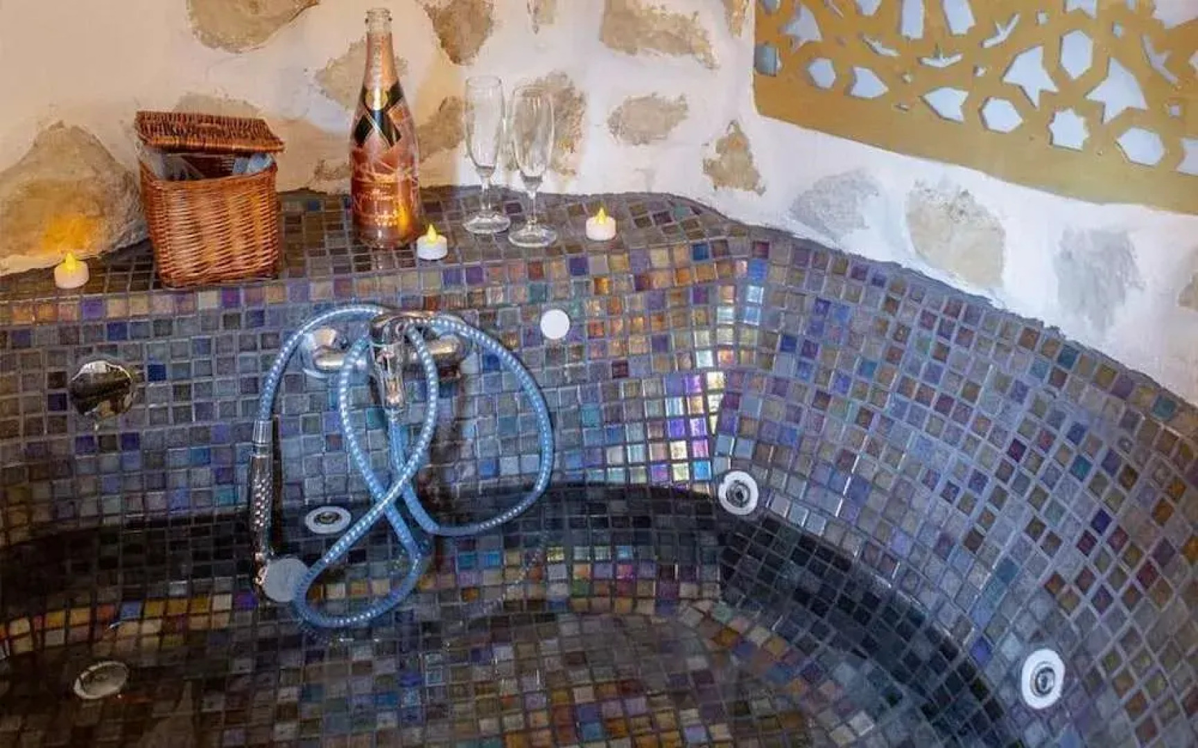 Fortress Jacuzzi Suites