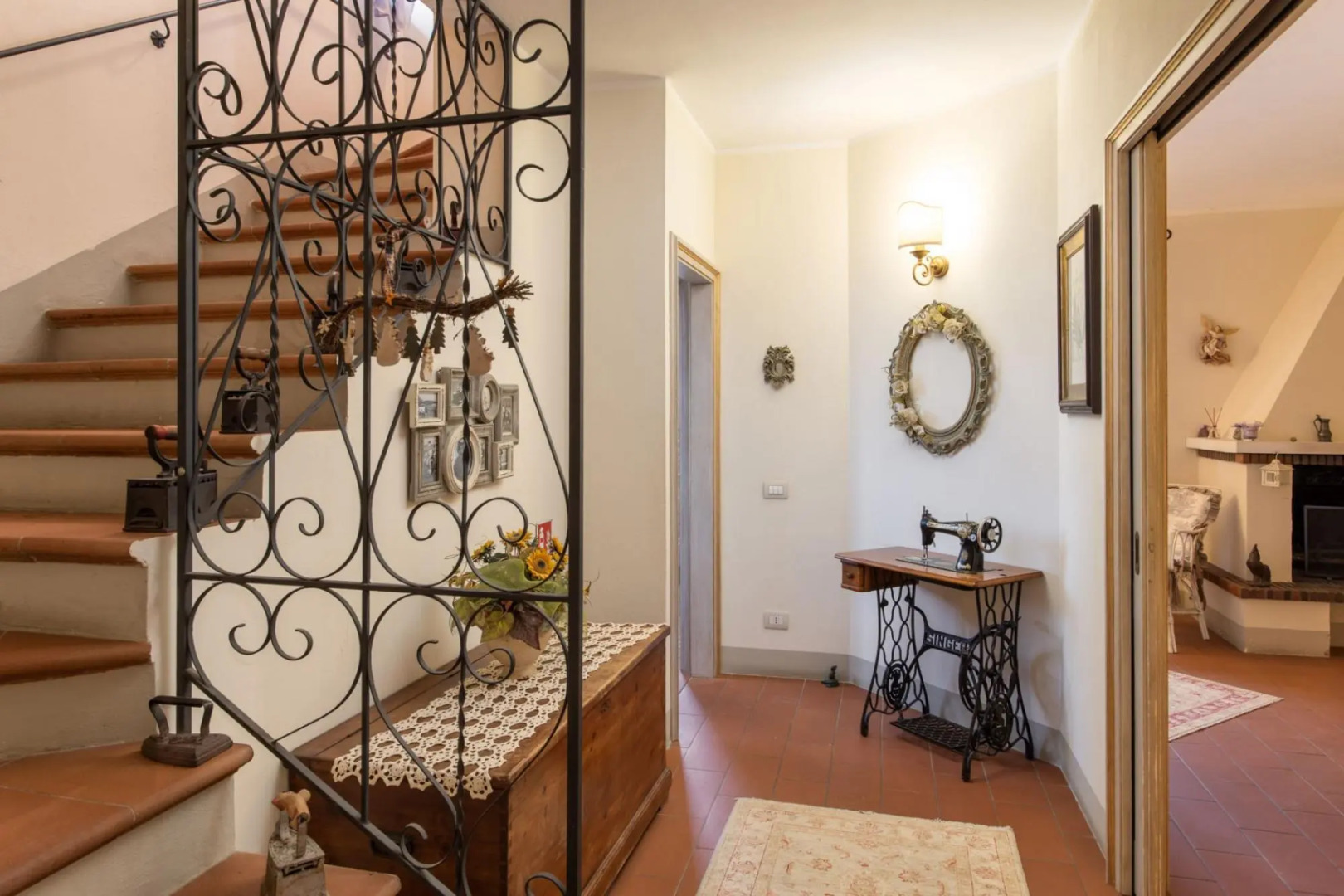 Beautiful villa immersed in the Tuscan countryside with private swimming pool and sauna-Villa L' Elsa