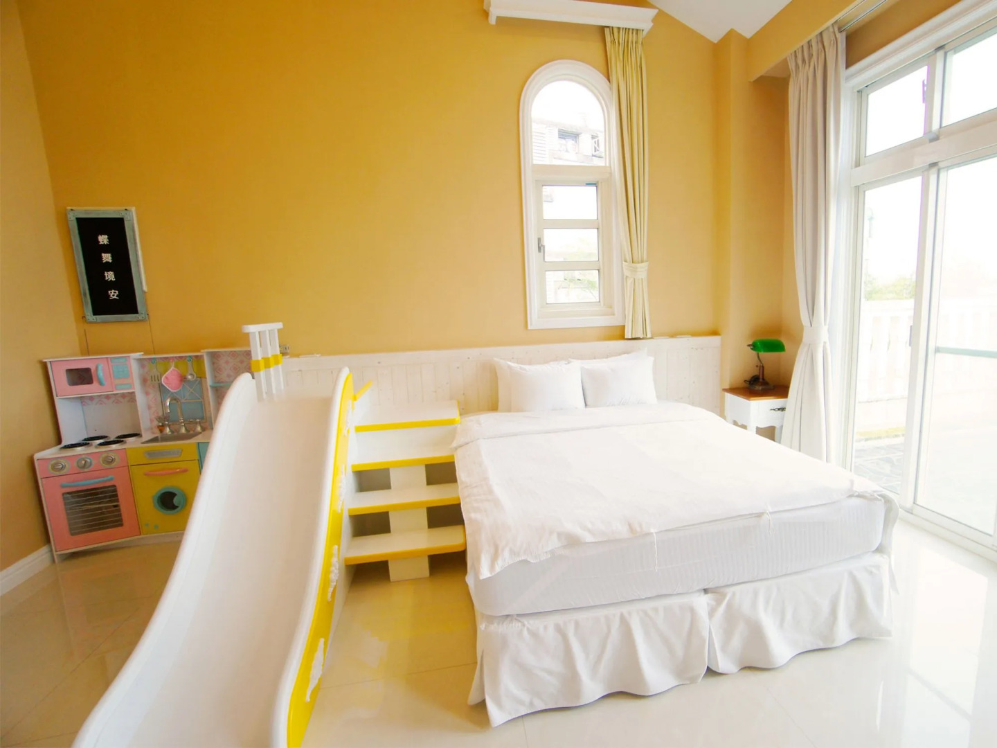 Dancing Butterfly Slide Family Inn