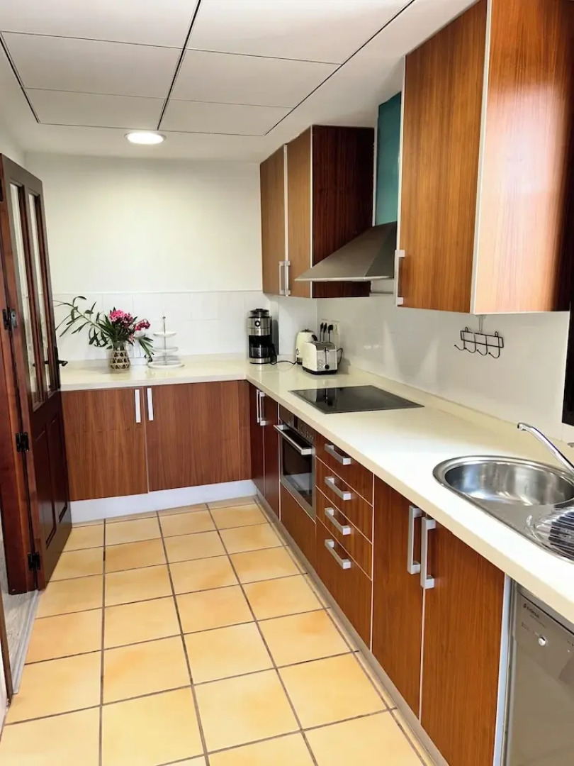 Hancinda Sleeps 4 With Free Parking