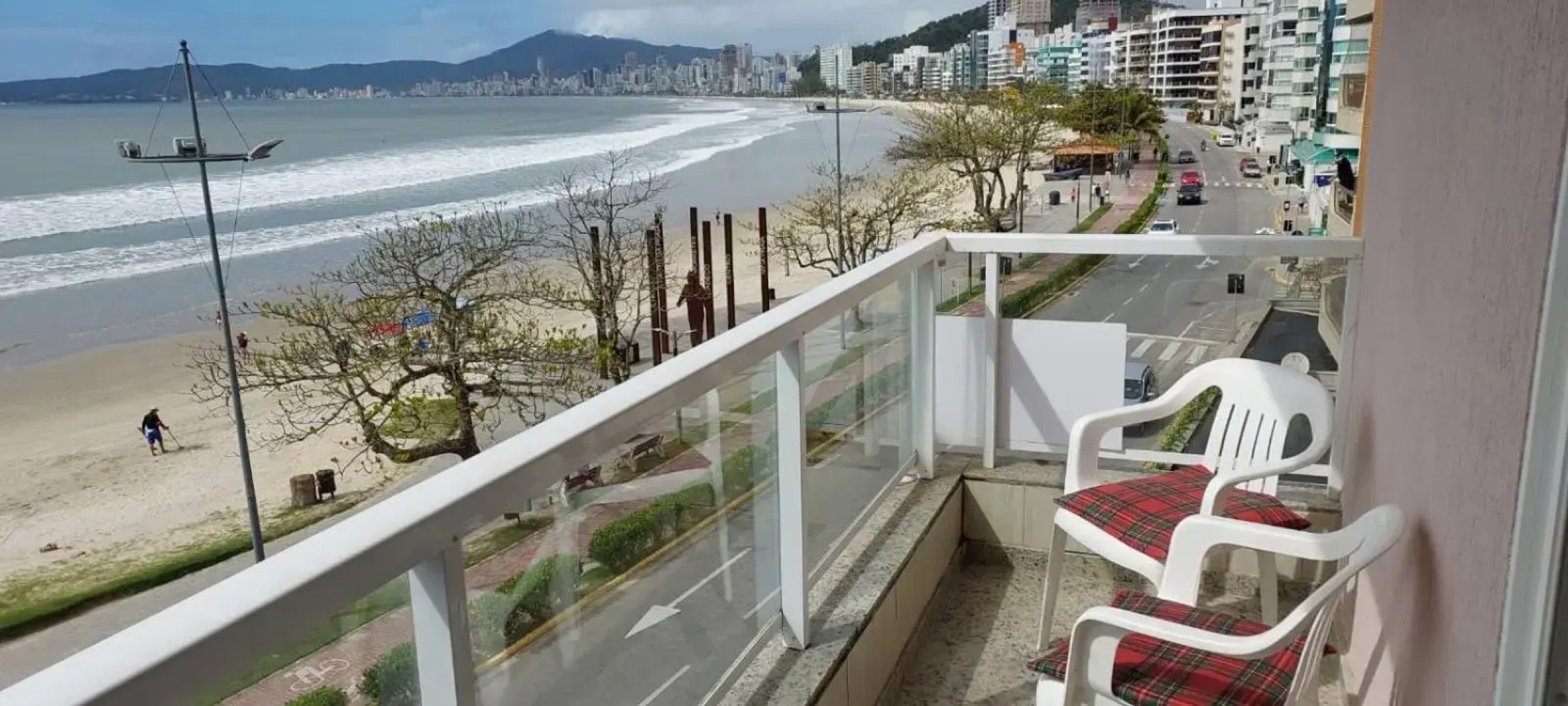 Apartamento 3 quartos e 3 sacadas de frente para o mar com visão panorâmica de toda praia de Itapema